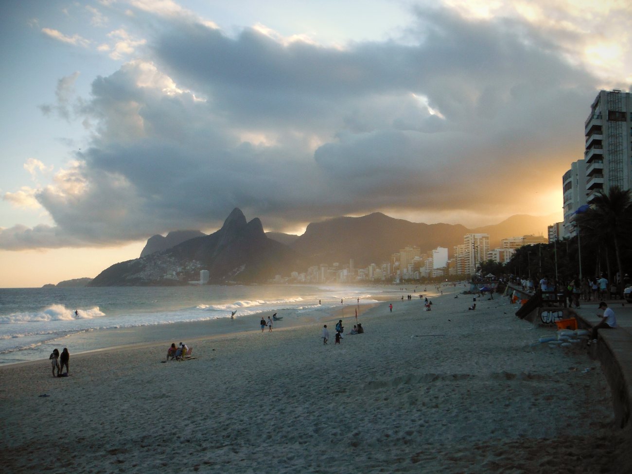 Ipanema beach with apartment buildings and the Dois Irmãos mountain behind