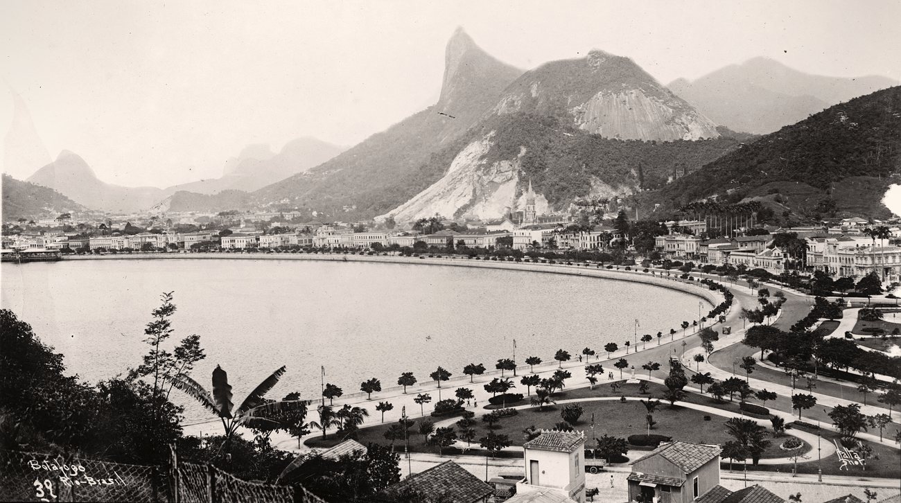 A Brazilian real-estate registry office where property deeds are recorded on the matrícula