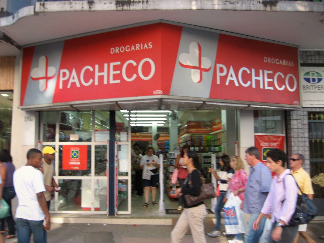 A Brazilian pharmacy storefront on a city street