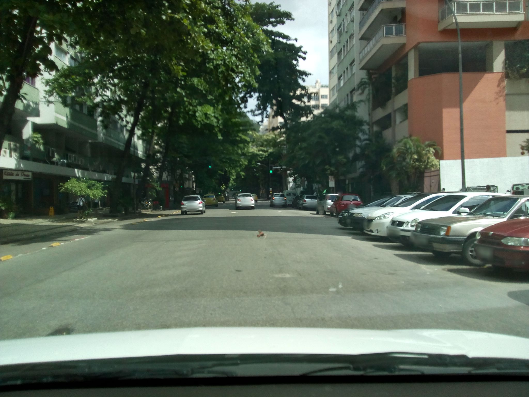 Street-level view near 19º Bptur, Copacabana