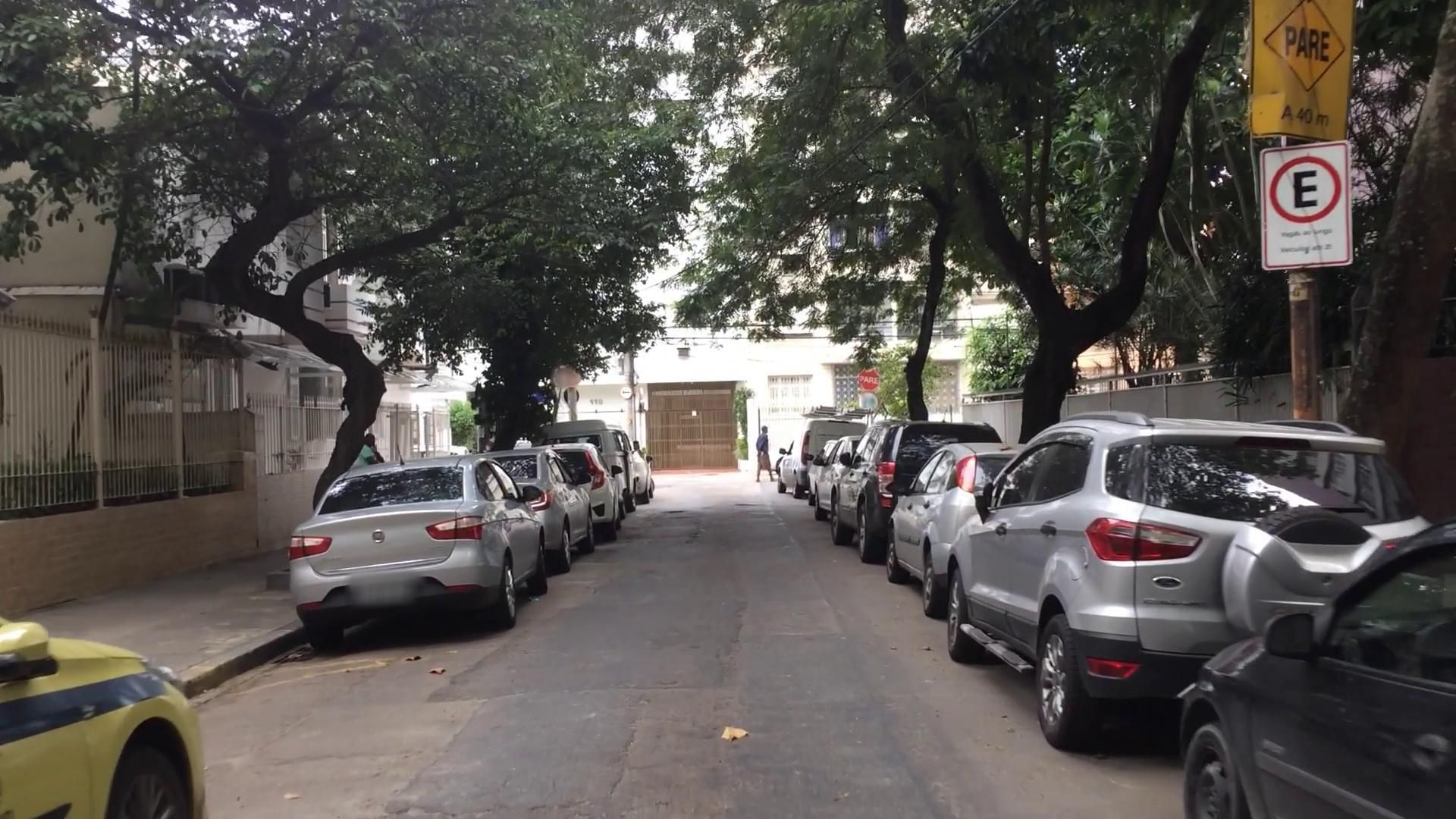 Street-level view near Alba Medicenter, Laranjeiras