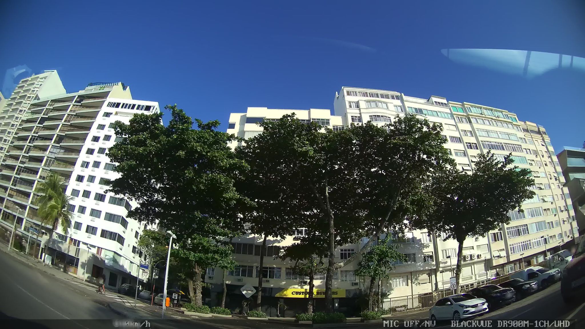 Street-level view near Alcazar, Copacabana