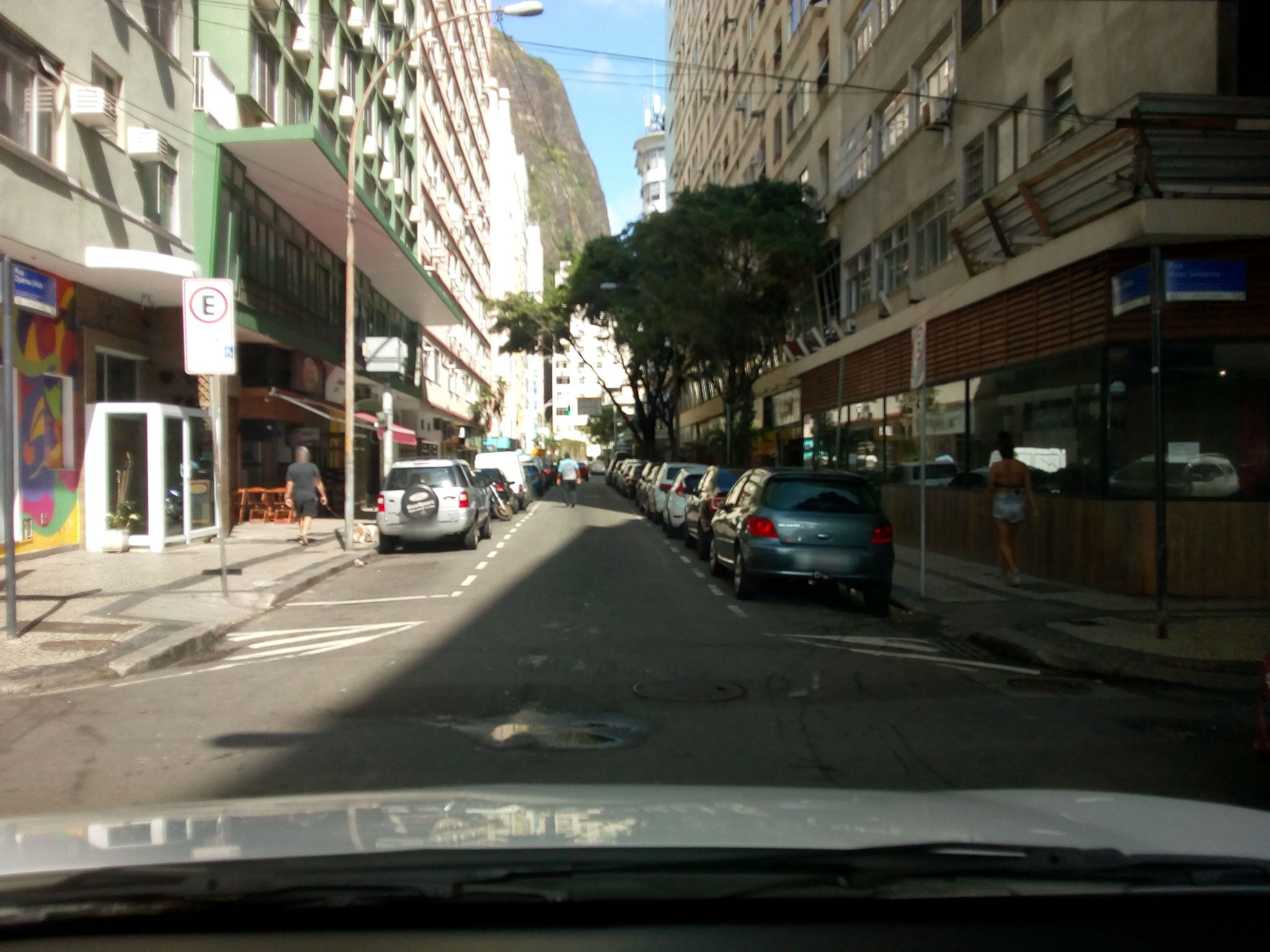 Street-level view near Amaralina, Copacabana