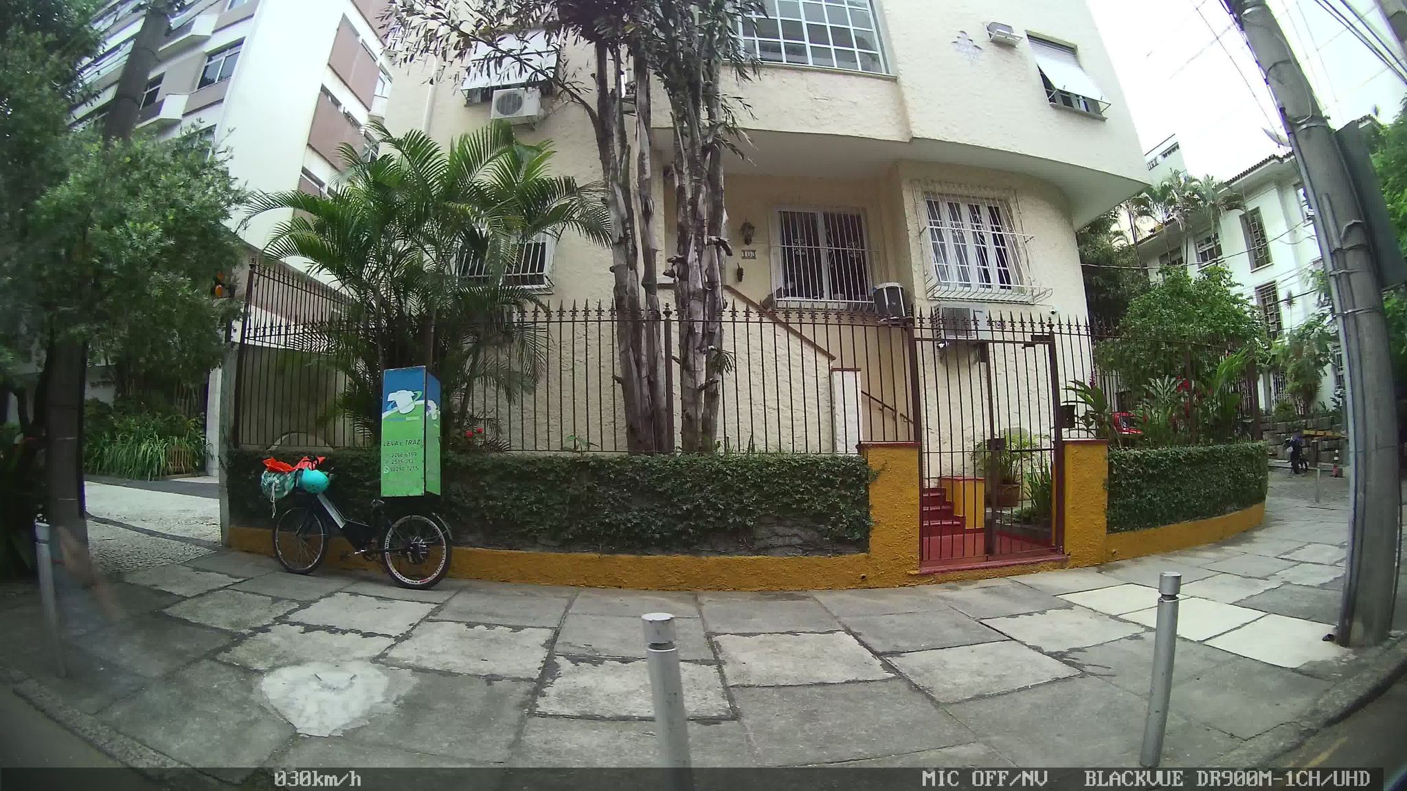 Street-level view near Angelus, Lagoa