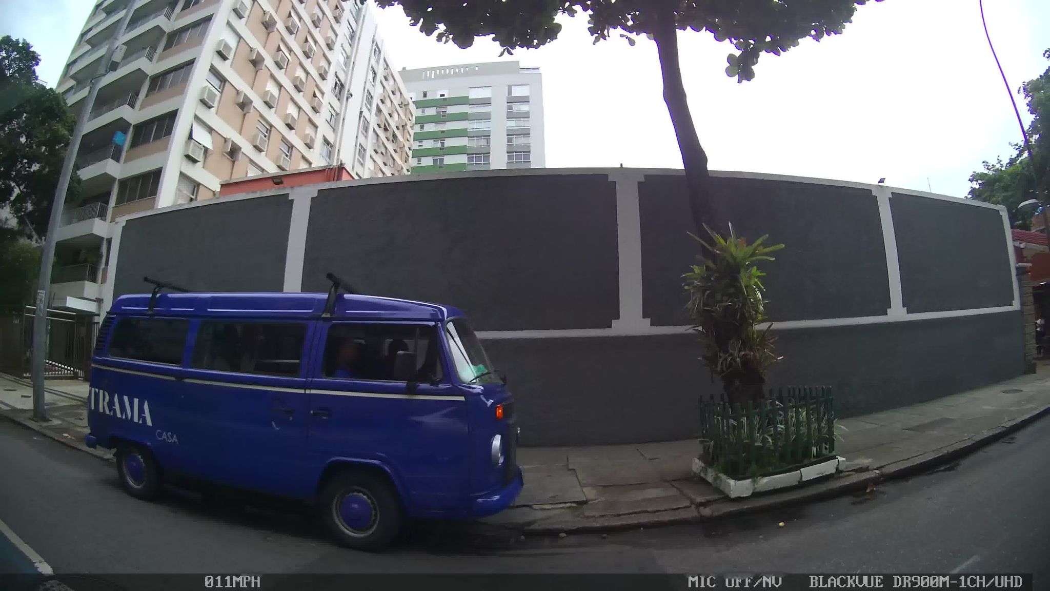Street-level view near Anibal Itacunema, Ipanema