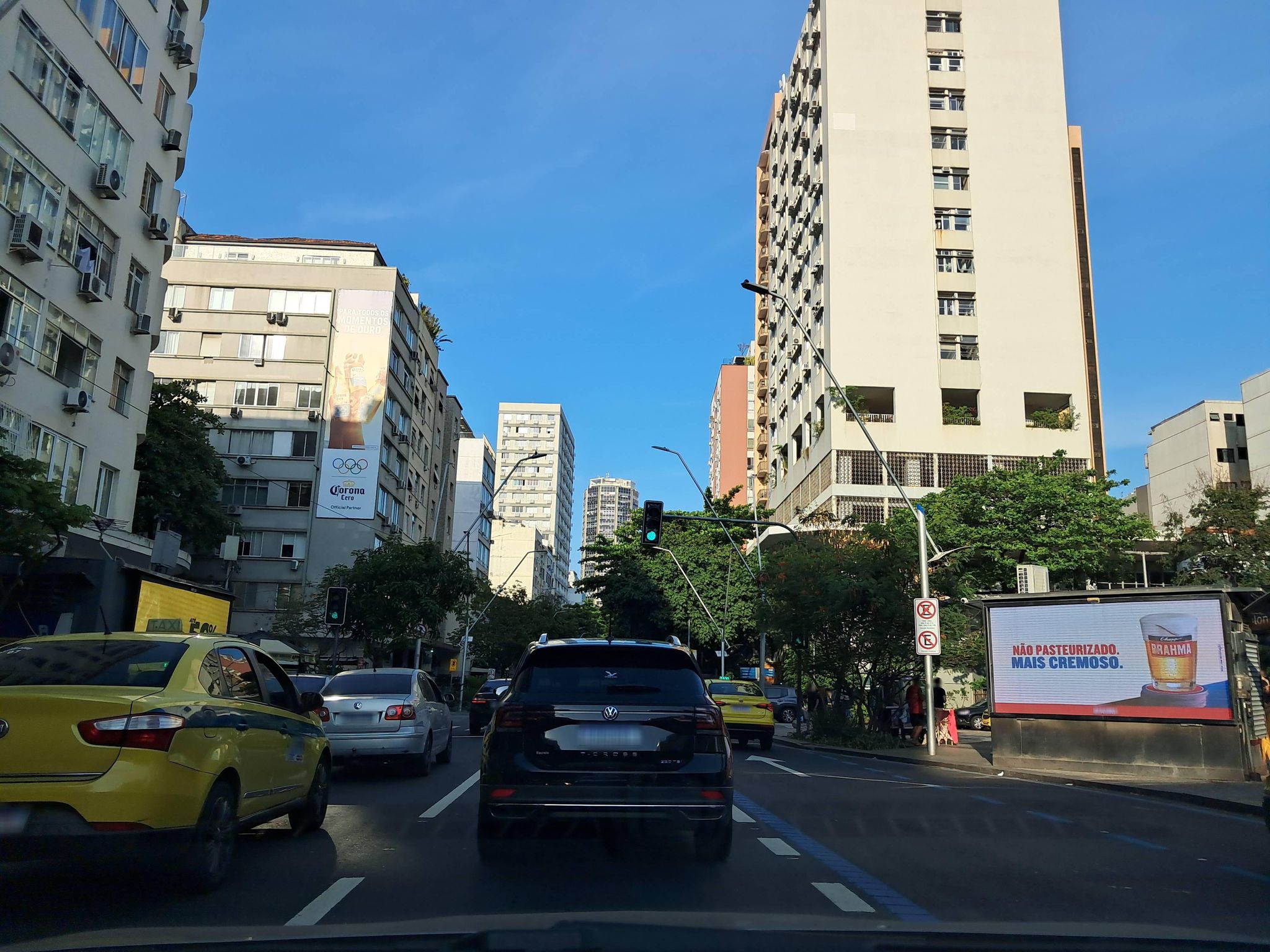 Street-level view near Antero de Quental - Acesso A, Leblon