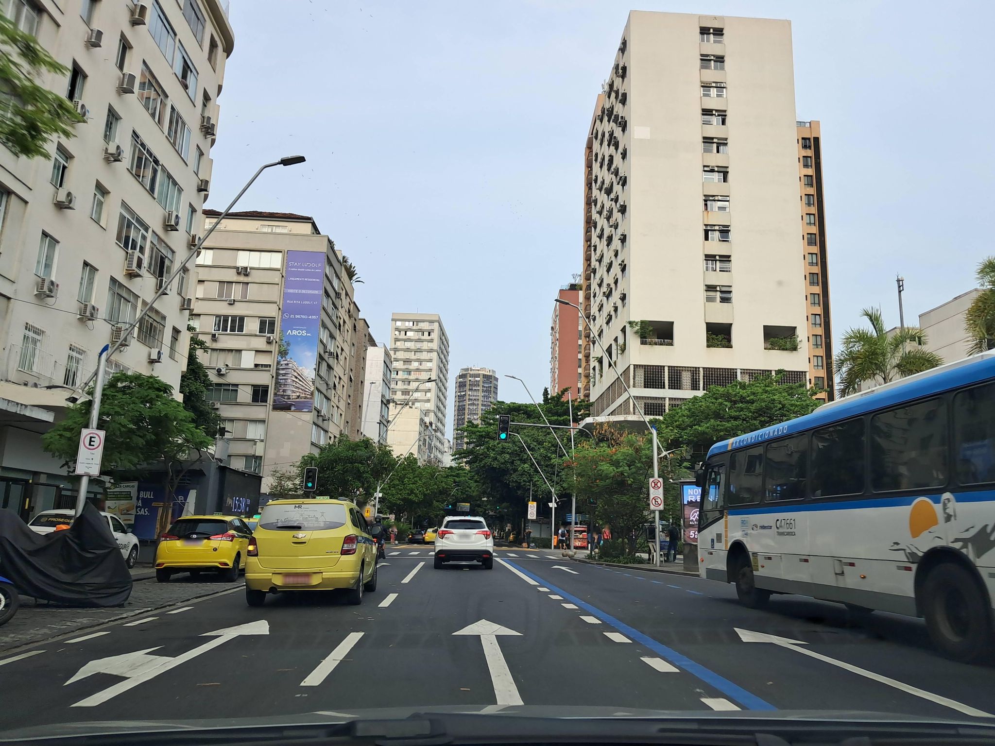 Street-level view near Antero de Quental, Leblon