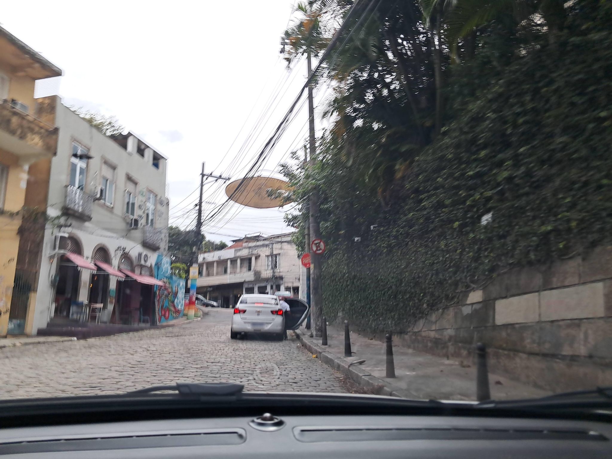 Street-level view near Antônio Corrêa, Cosme Velho