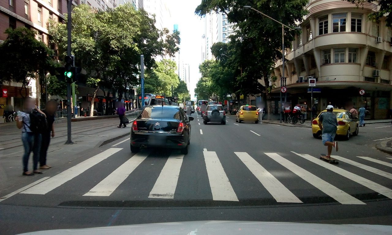 Street-level view near Avenida Sub Solo, Centro