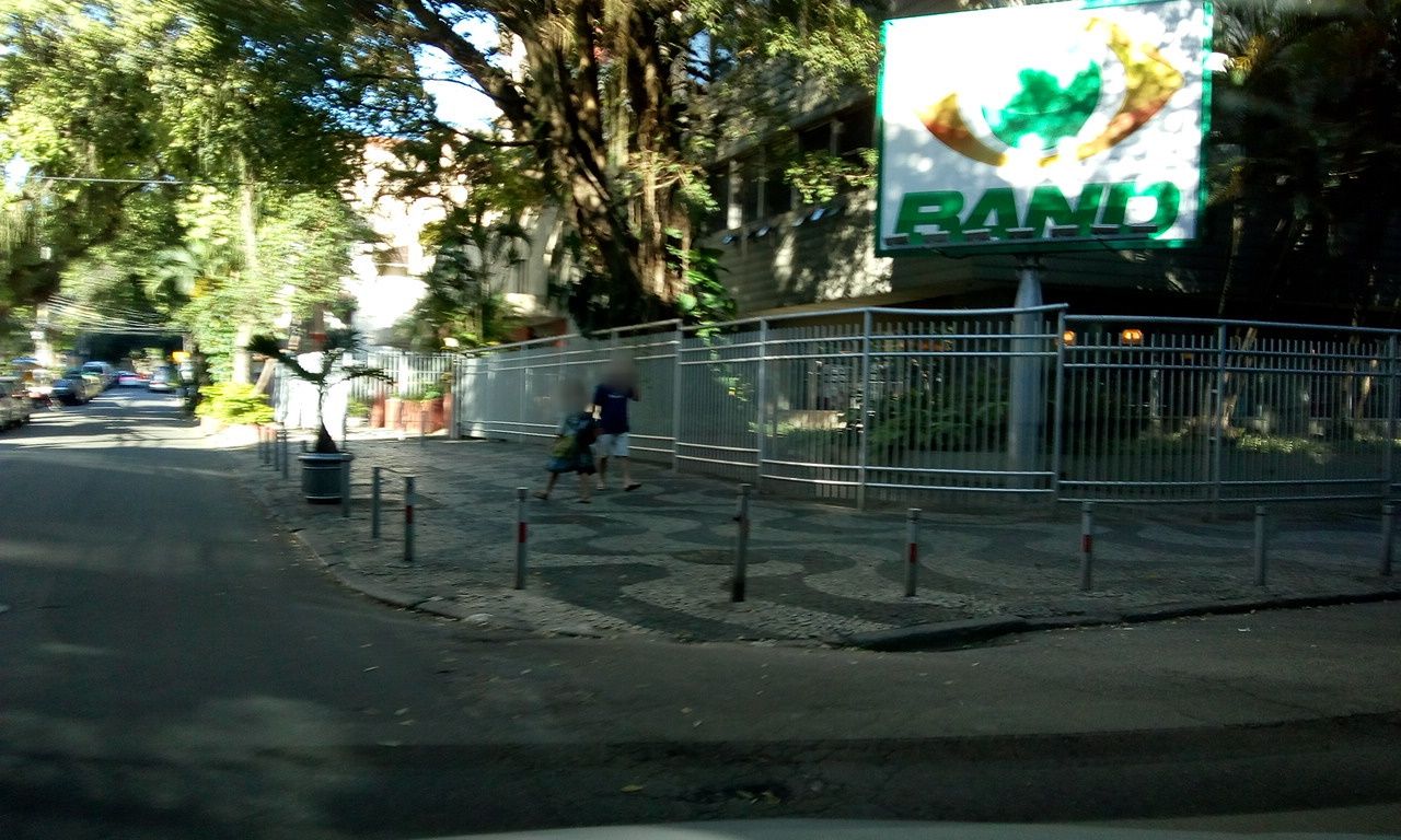 Street-level view near Band Rio, Botafogo
