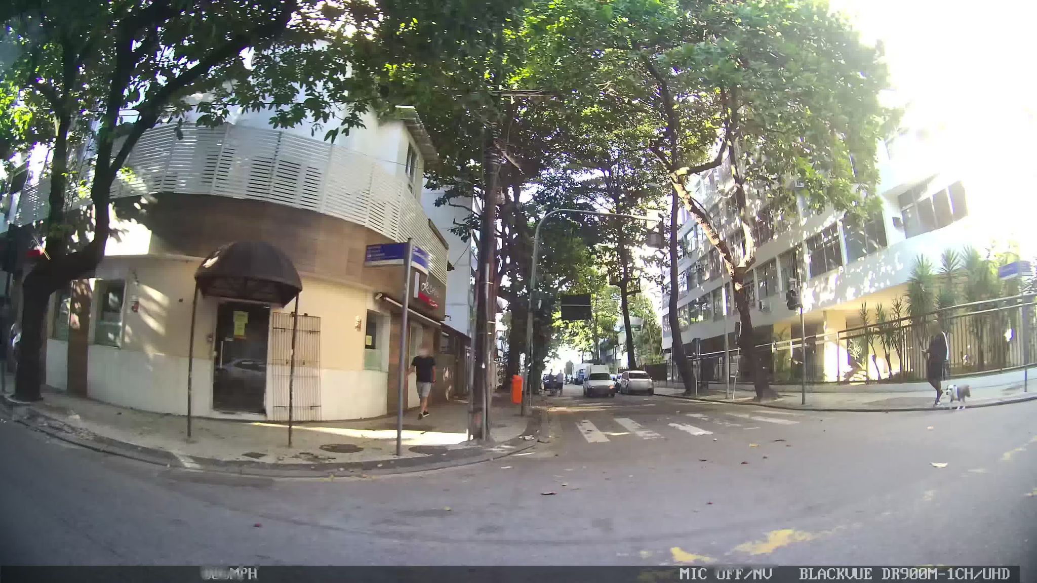 Street-level view near Bandeirante Borba Gato, Leblon