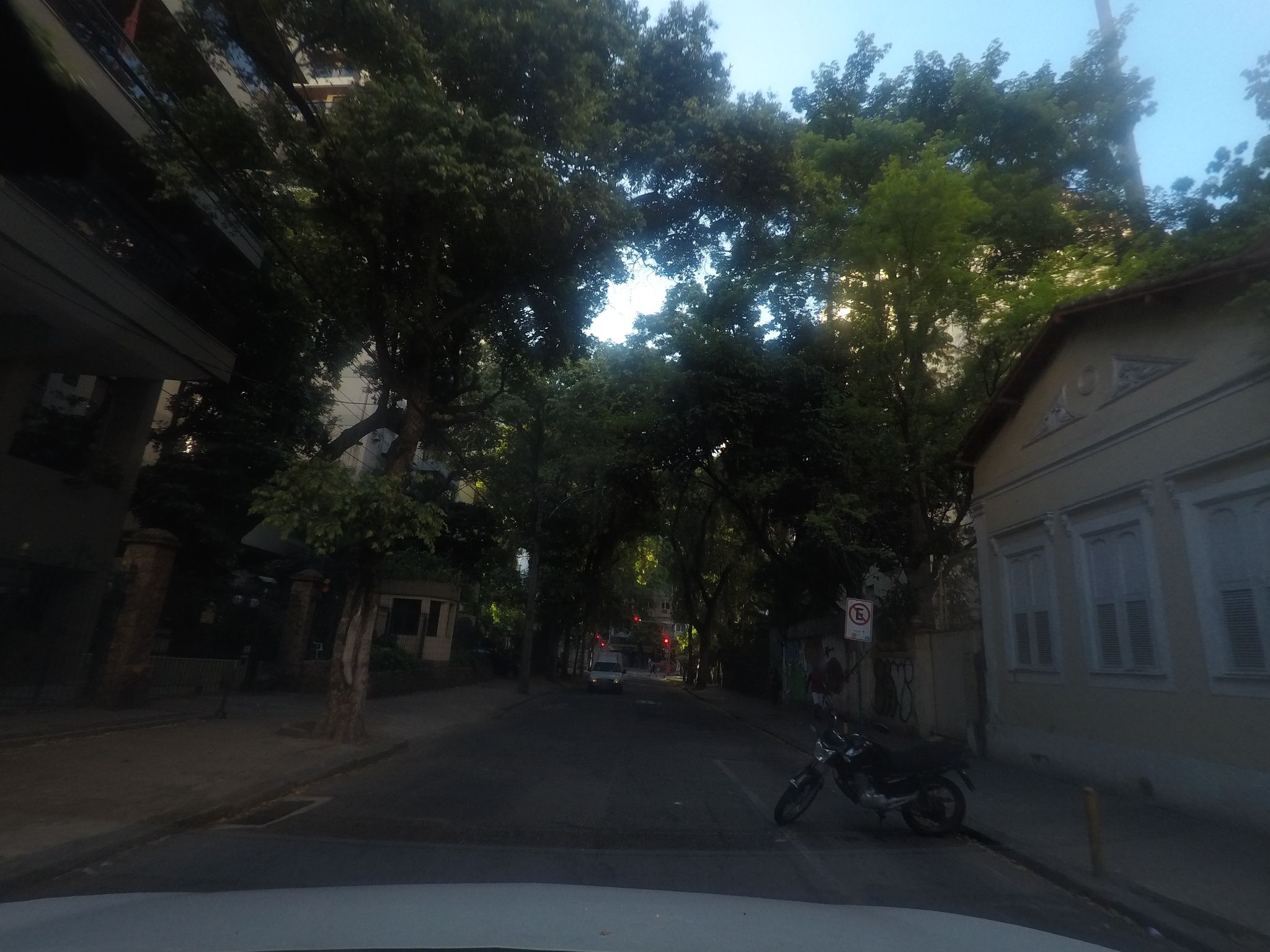 Street-level view near Bandeirante Francisco Dias, Laranjeiras