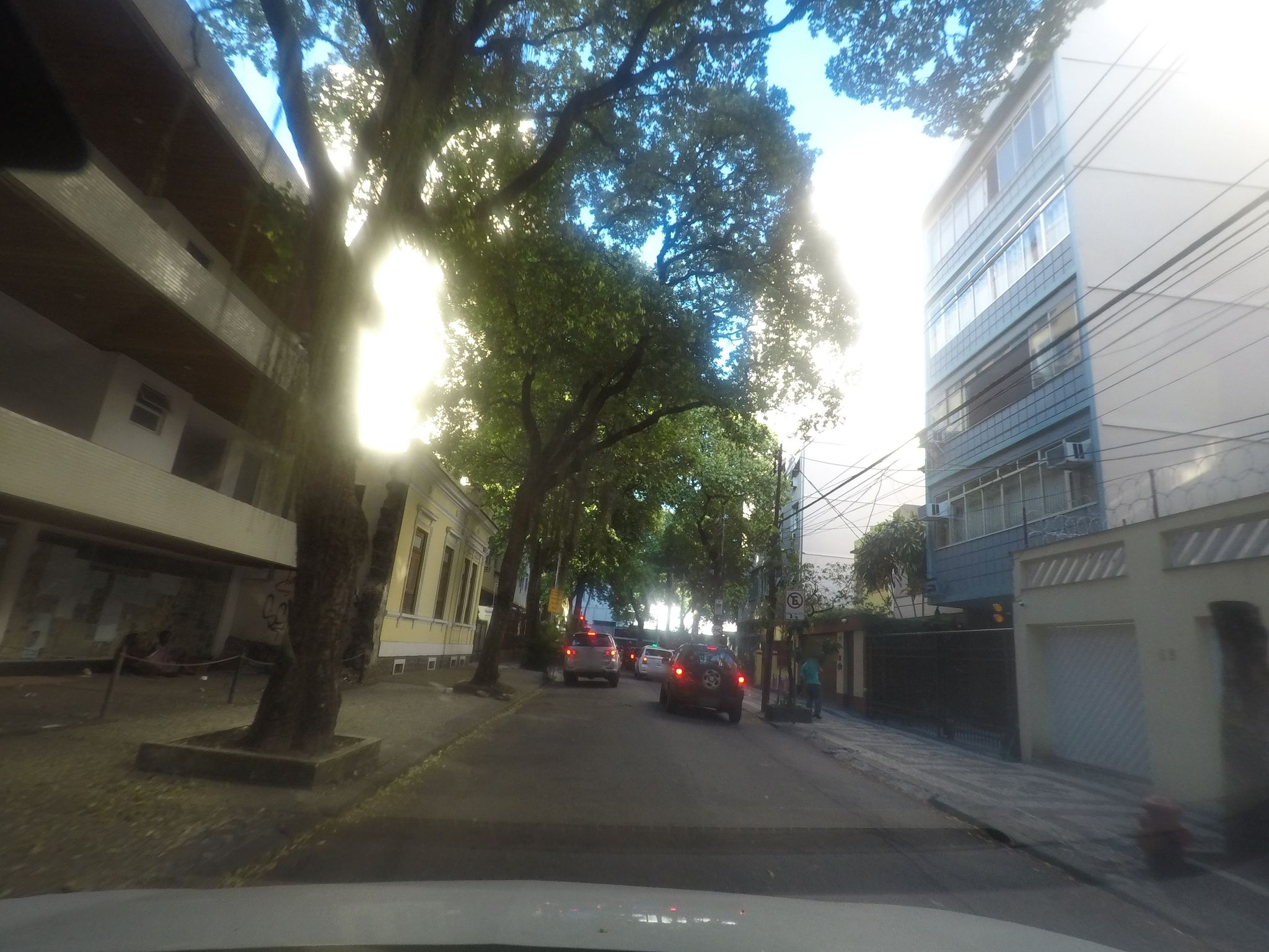 Street-level view near Bartholdi, Laranjeiras
