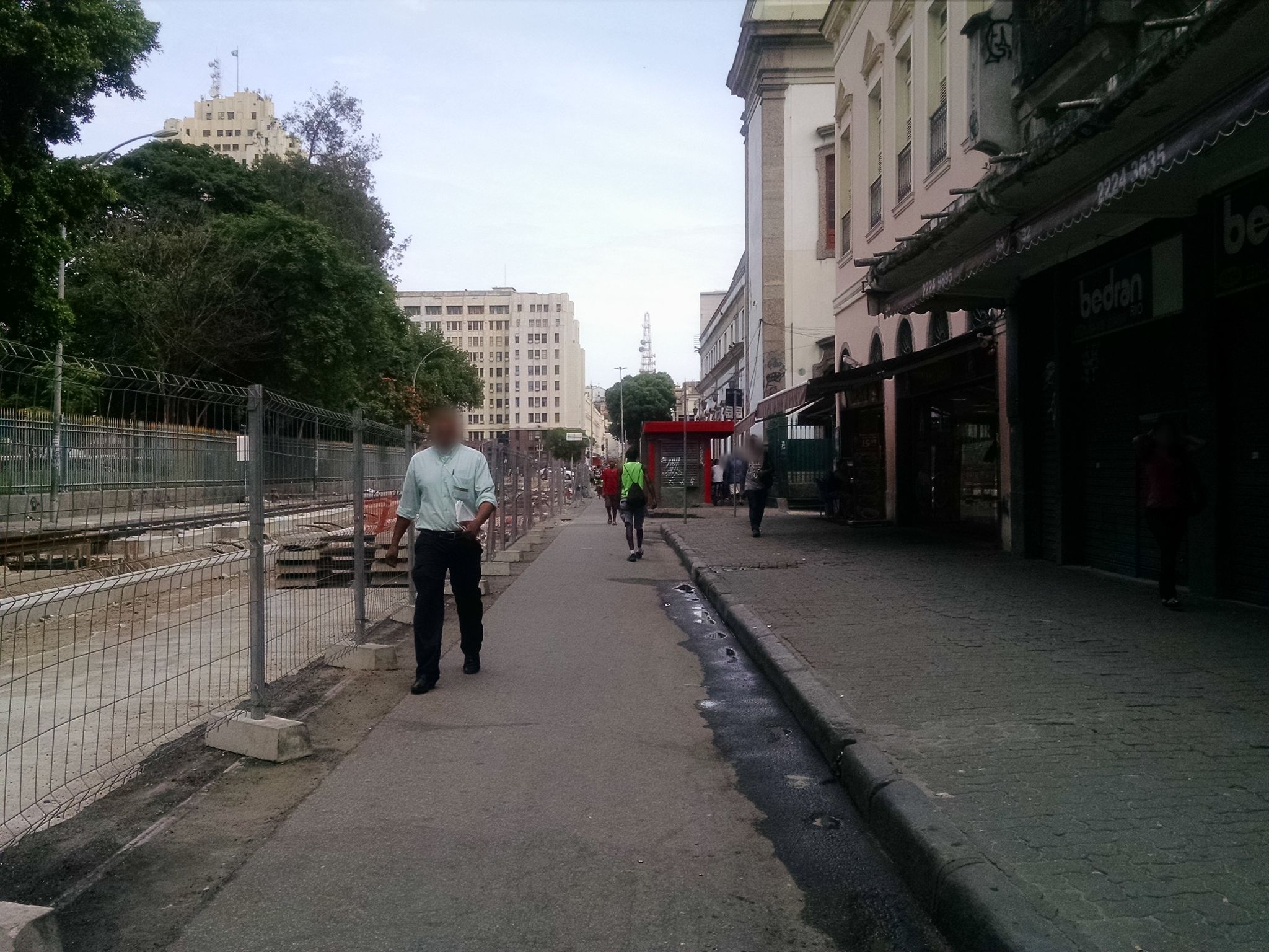 Street-level view near Bedram, Centro