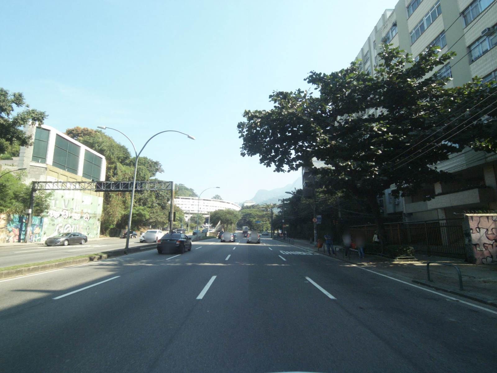 Street-level view near Bellino Esperança, Leblon