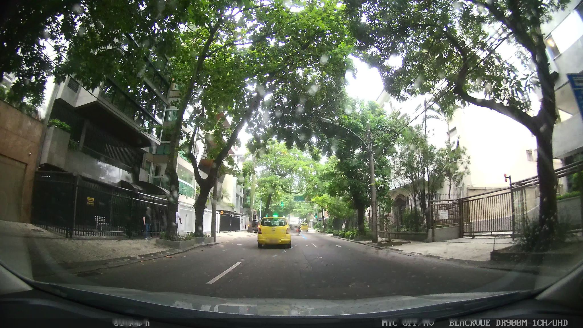 Street-level view near Belmont Plaia, Leblon