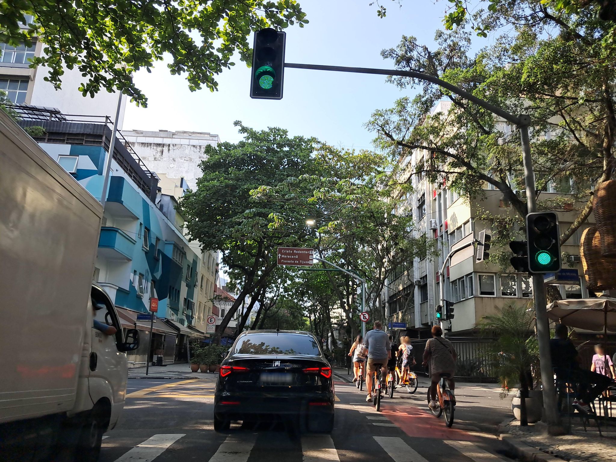 Street-level view near Benedetto Orsi, Ipanema