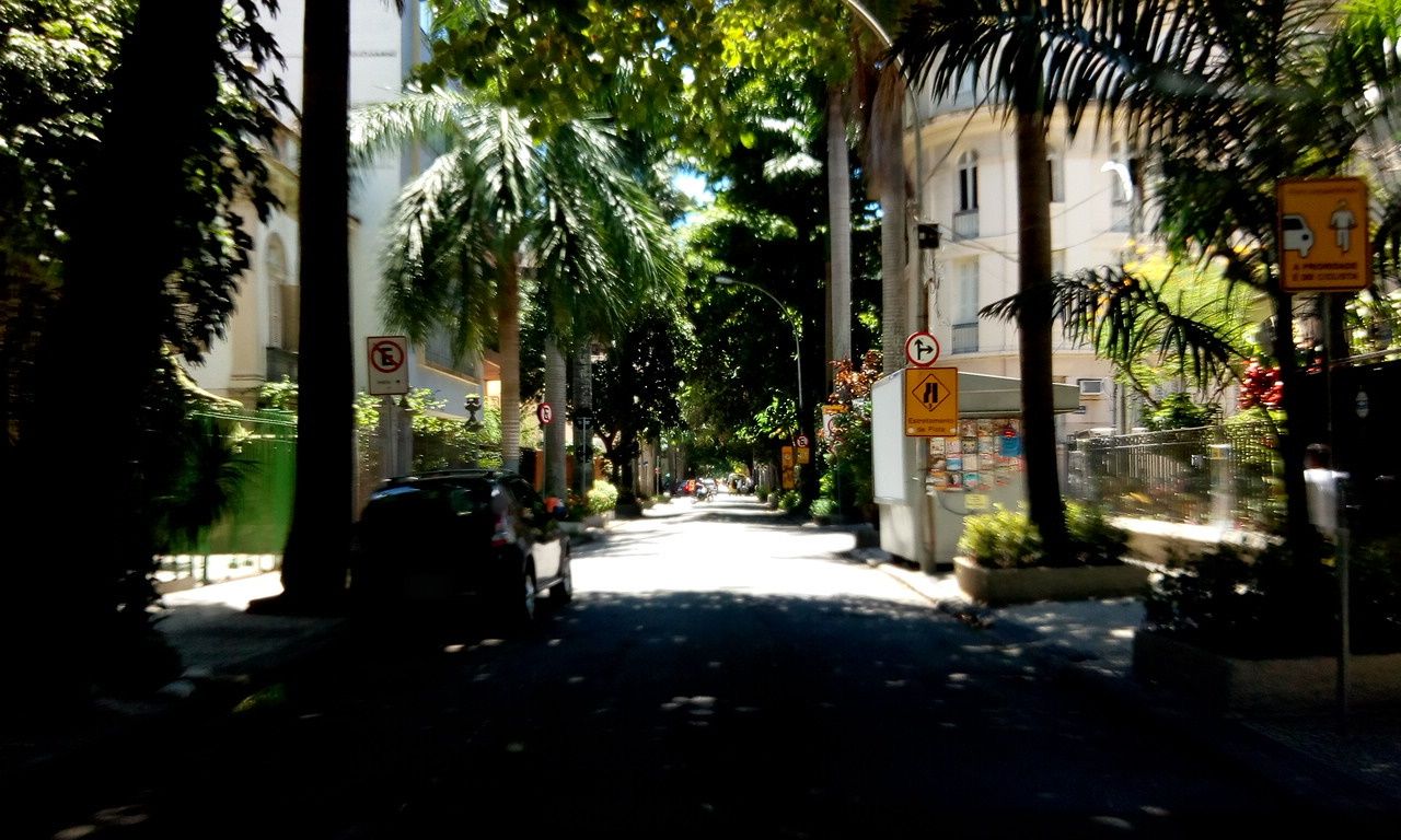 Street-level view near Benice, Laranjeiras