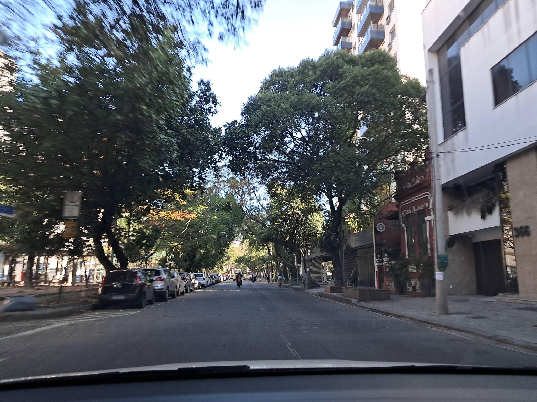 Street-level view near Big Ben, Botafogo