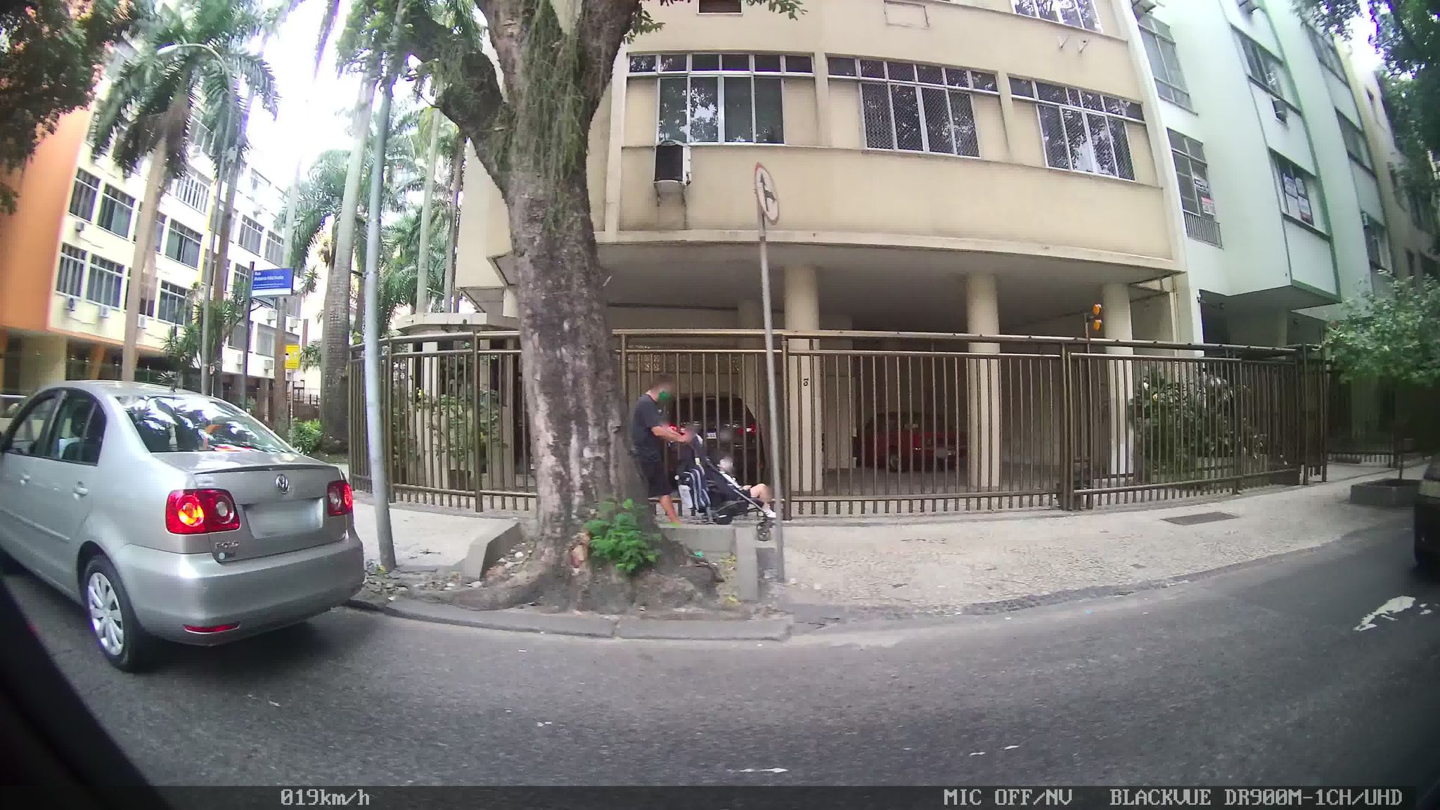 Street-level view near Bijou, Botafogo