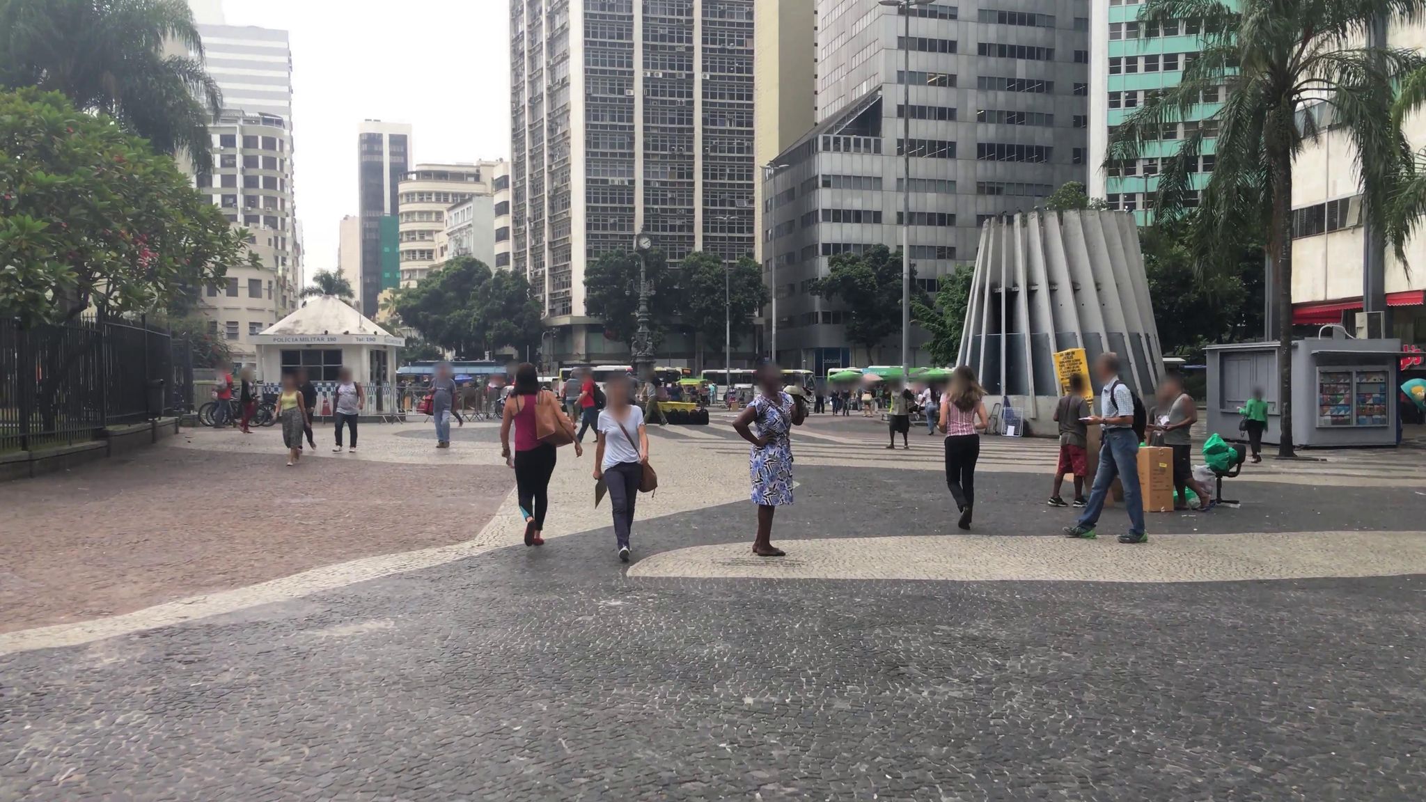 Street-level view near Bobs, Centro