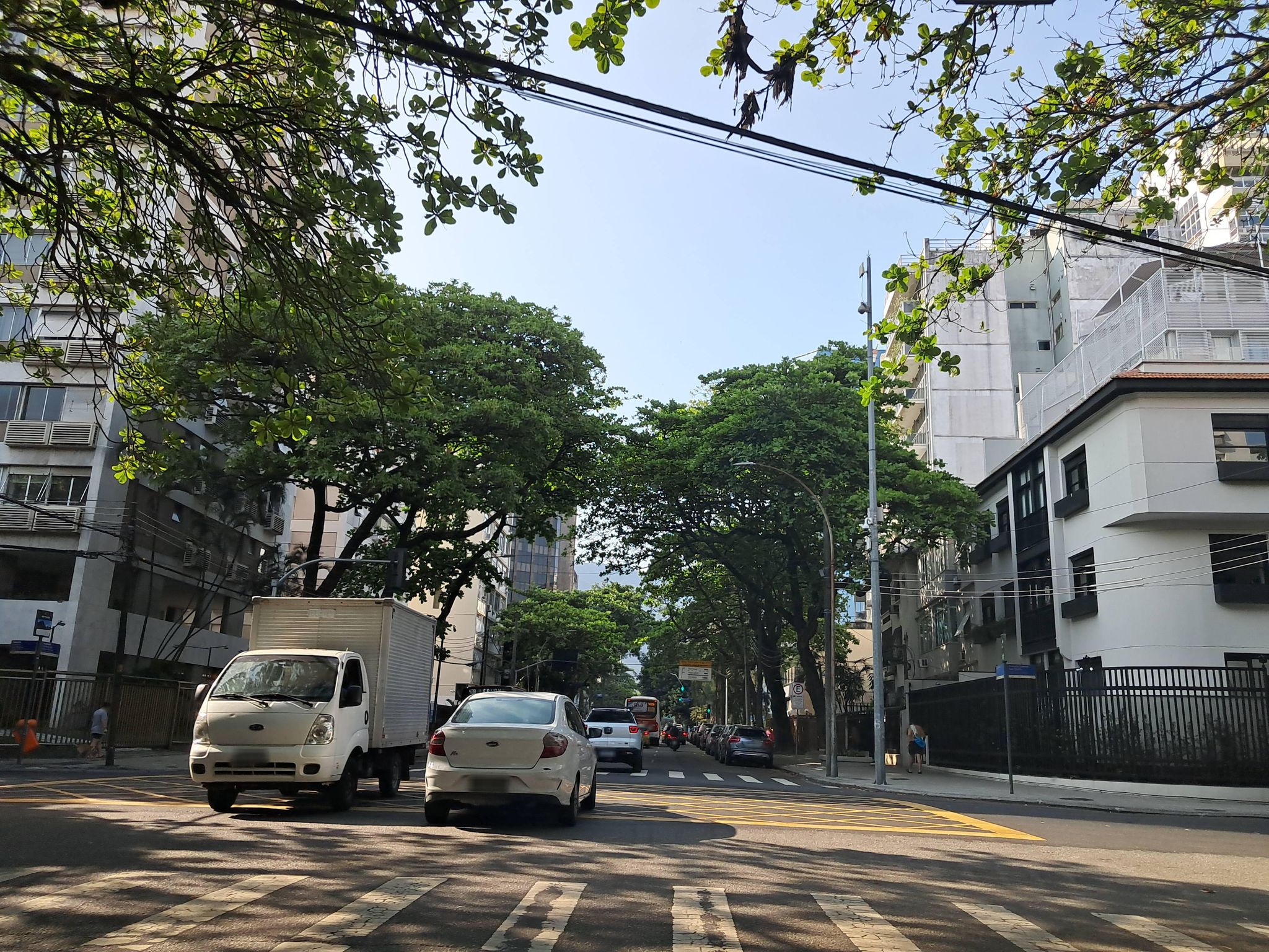 Street-level view near Brigadeiro Franco, Lagoa