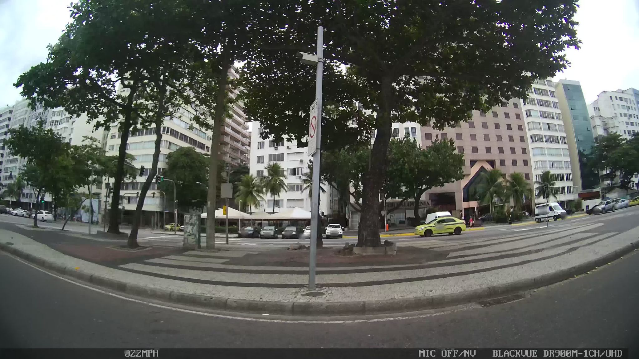 Street-level view near California Othon Classic, Leme