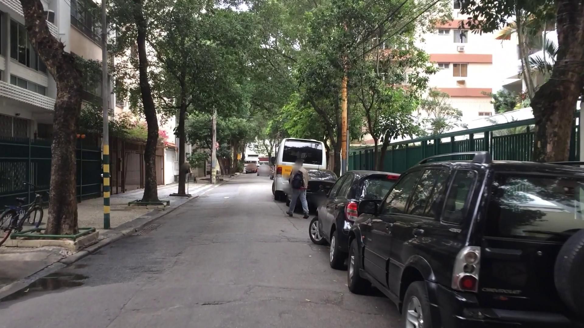 Street-level view near Camila, Laranjeiras