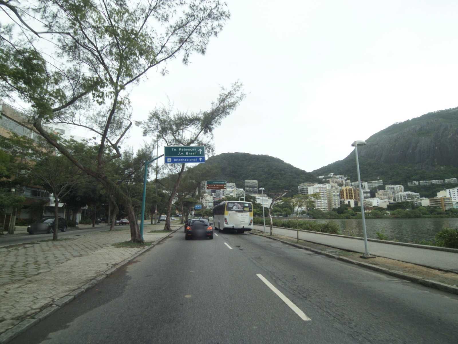Street-level view near Campo de Tulipas, Leblon