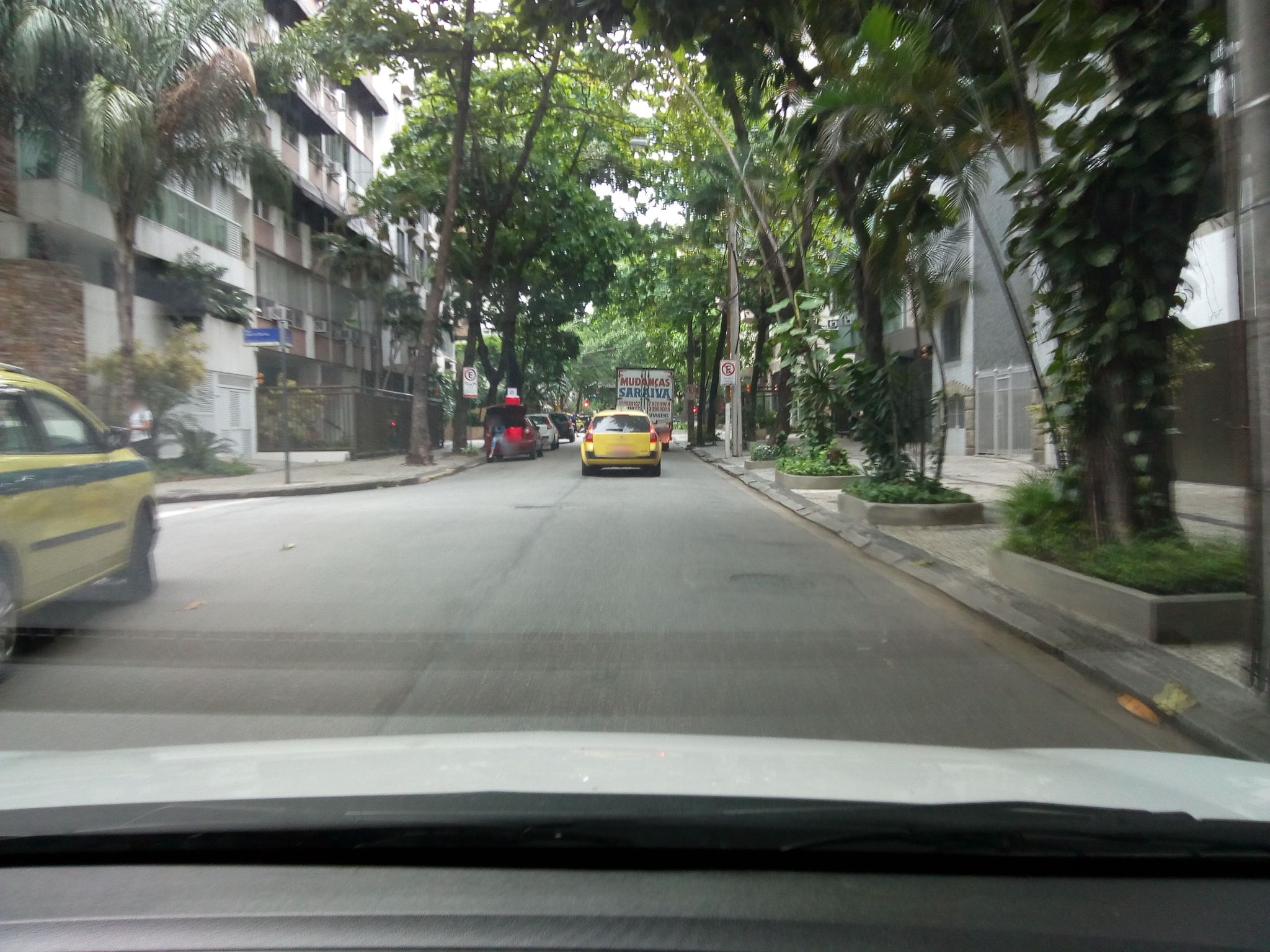 Street-level view near Canto do Leblon, Leblon