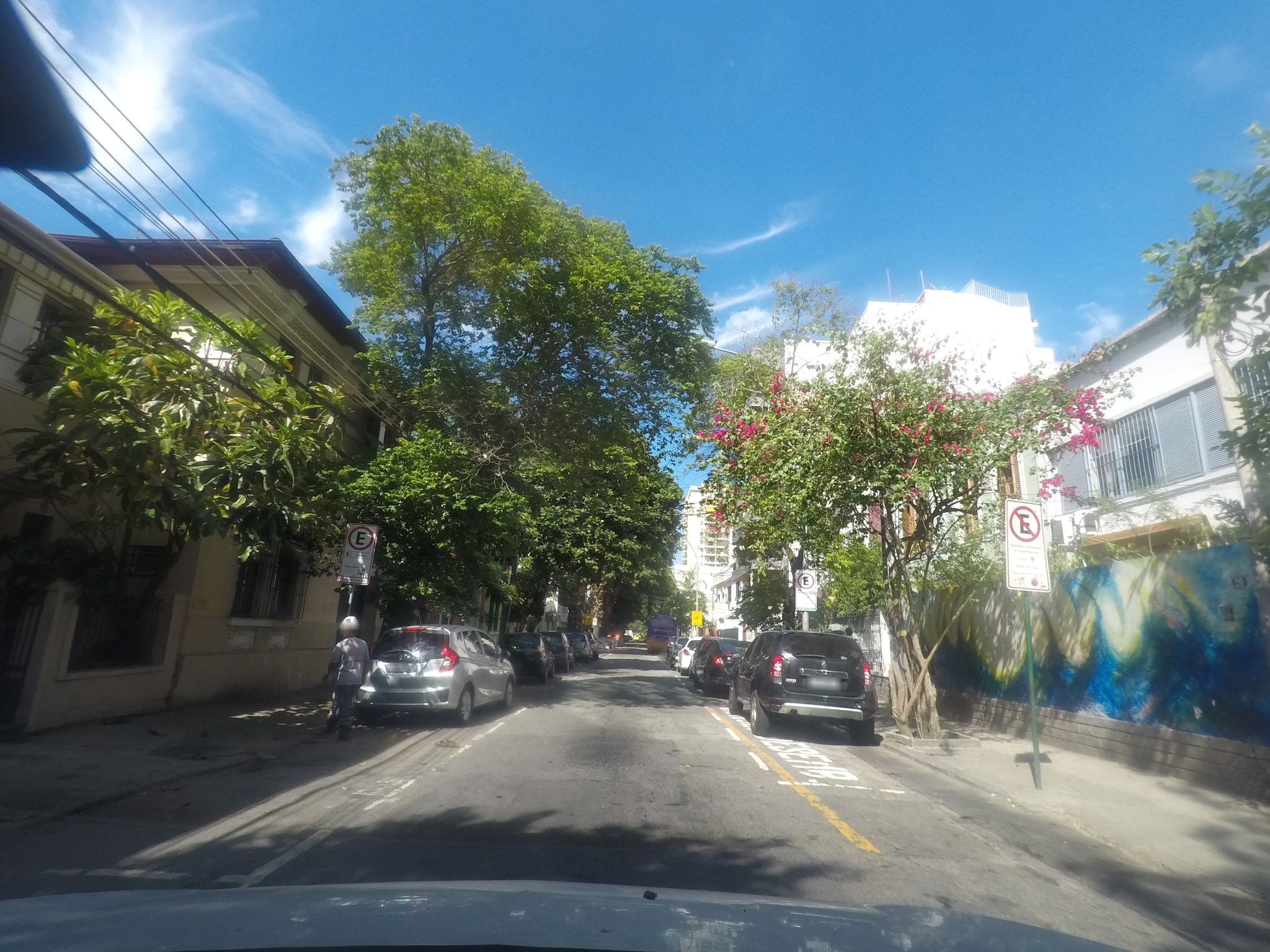 Street-level view near Caravelle Residences, Botafogo