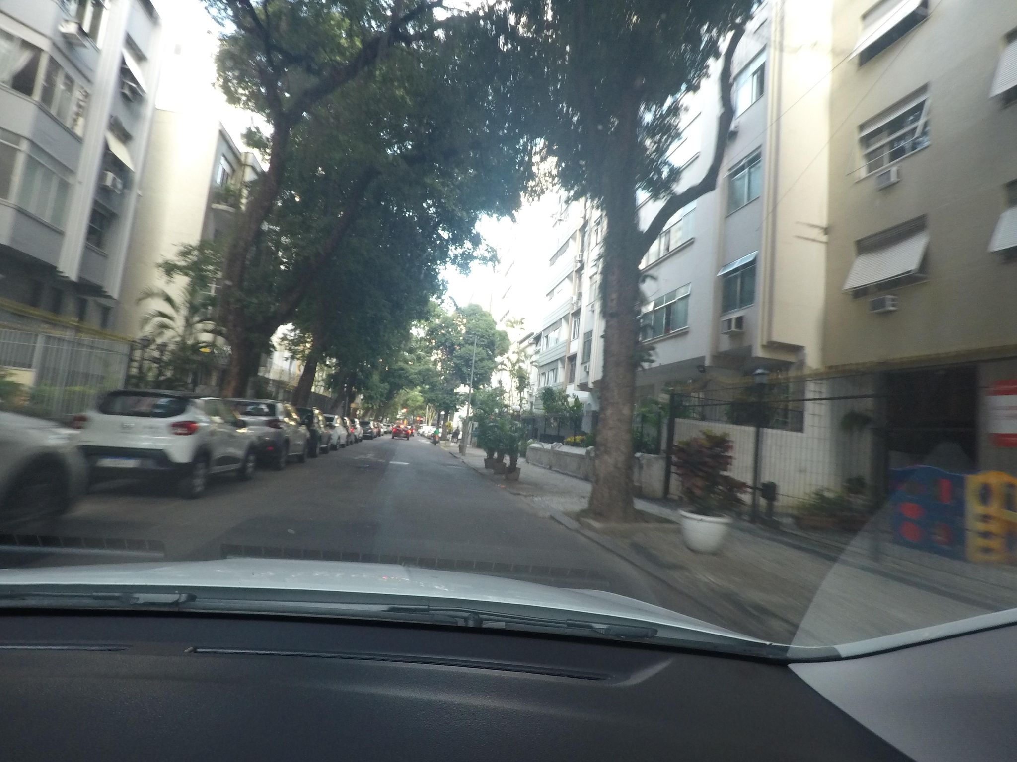 Street-level view near Carolina Cardoso, Catete