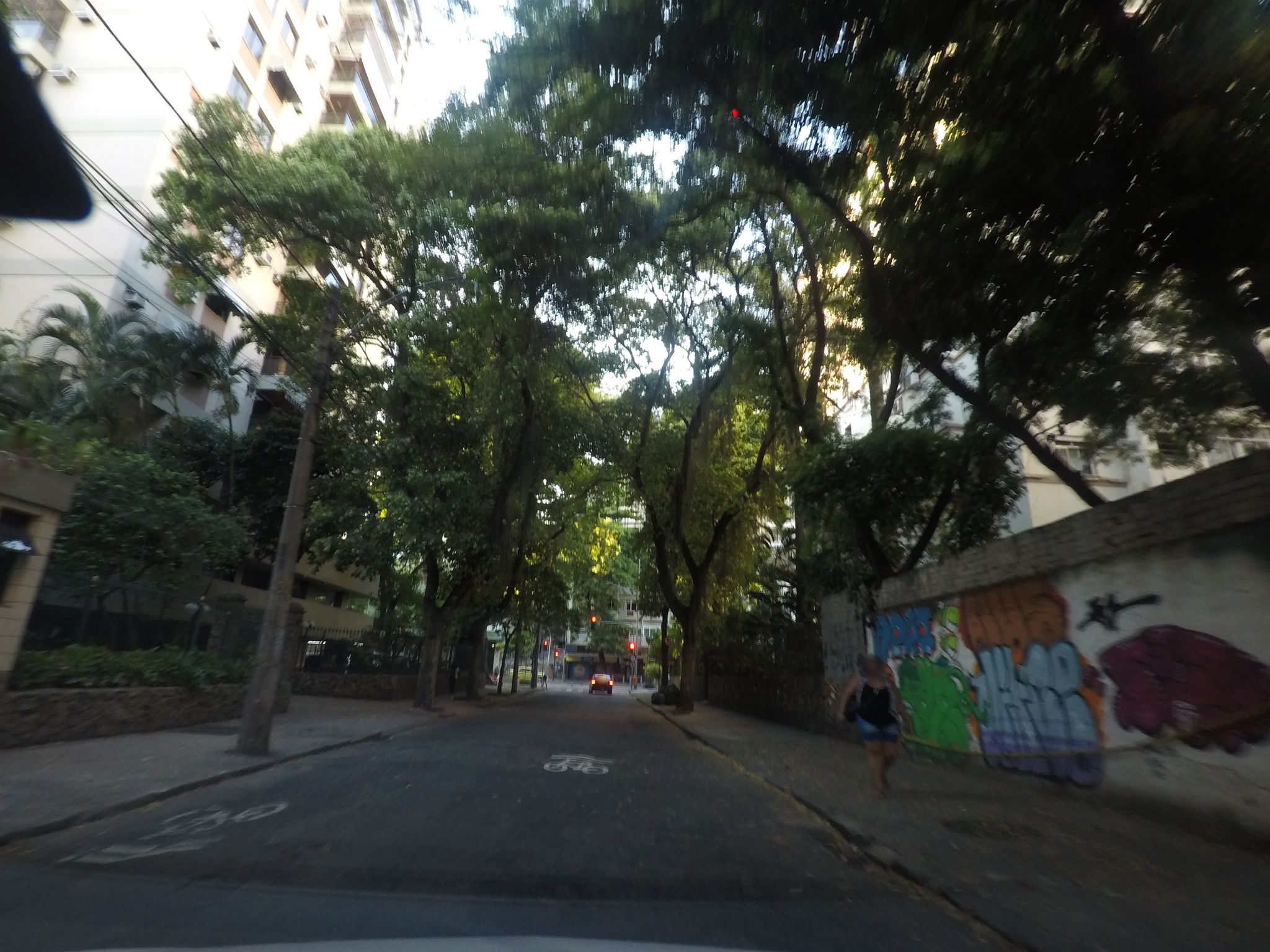 Street-level view near Casa de Leitura Pro Ler, Laranjeiras
