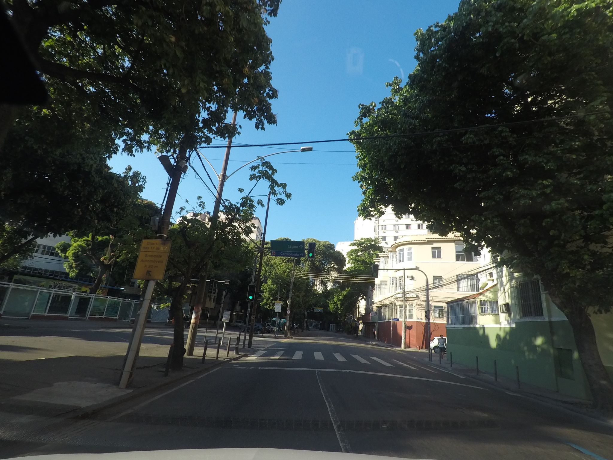 Street-level view near Casa do Filé, Humaitá