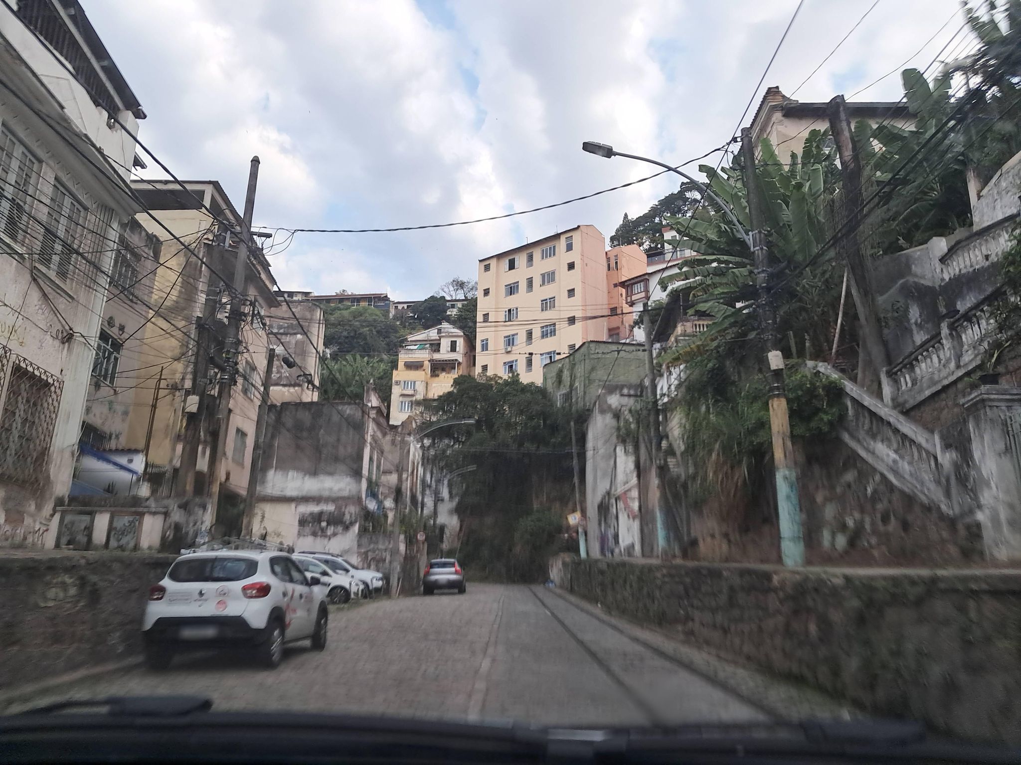 Street-level view near Casa Quintal, Santa Teresa