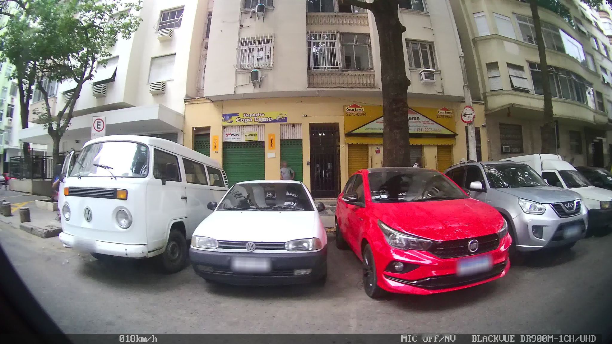Street-level view near Casablanca, Copacabana