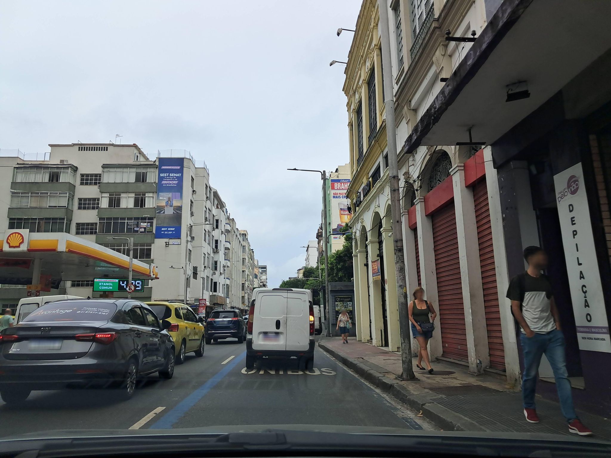 Street-level view near Casas Bahia, Humaitá