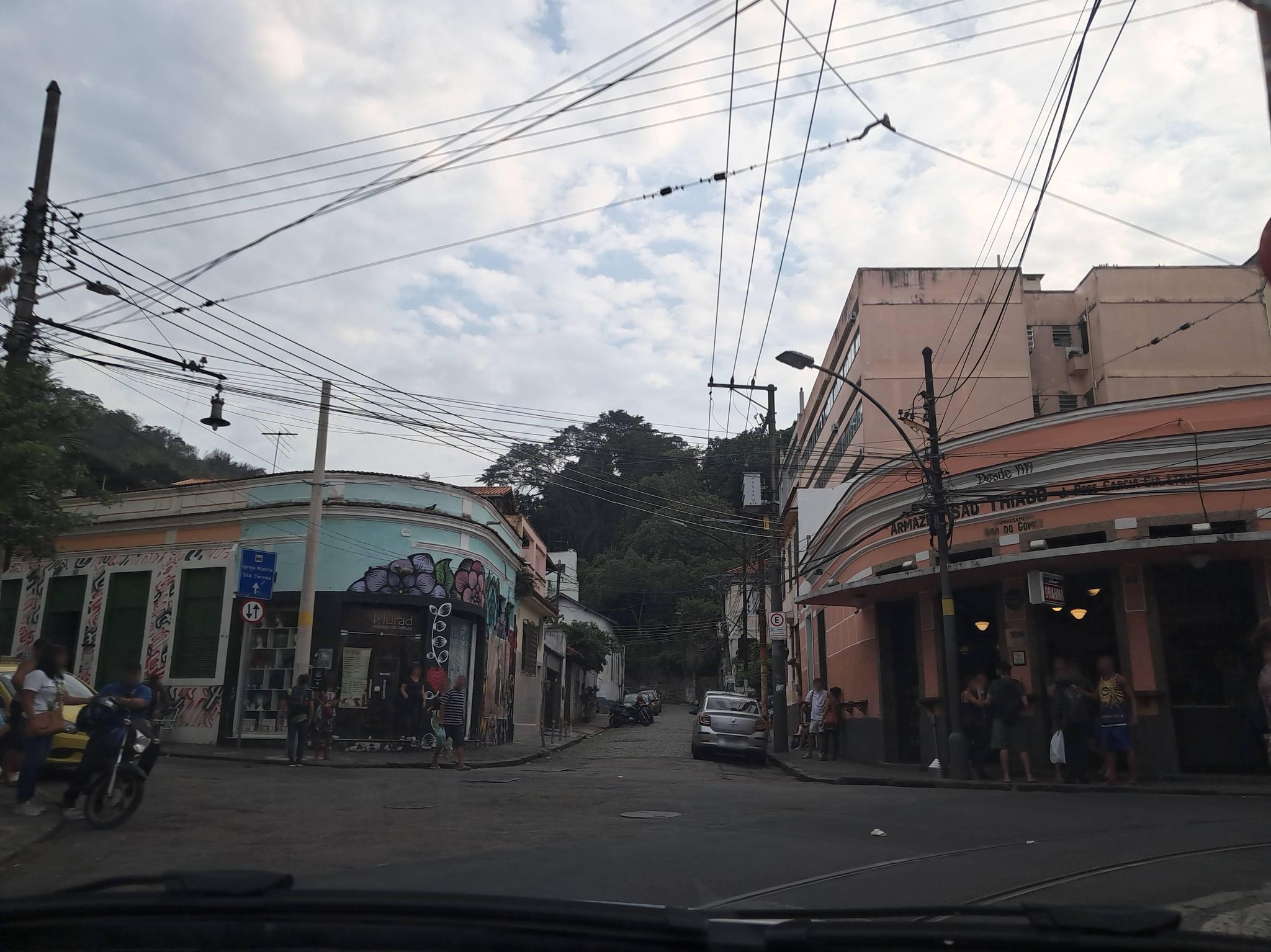 Street-level view near Centro Municipal de Saude Ernani Agrícola, Santa Teresa