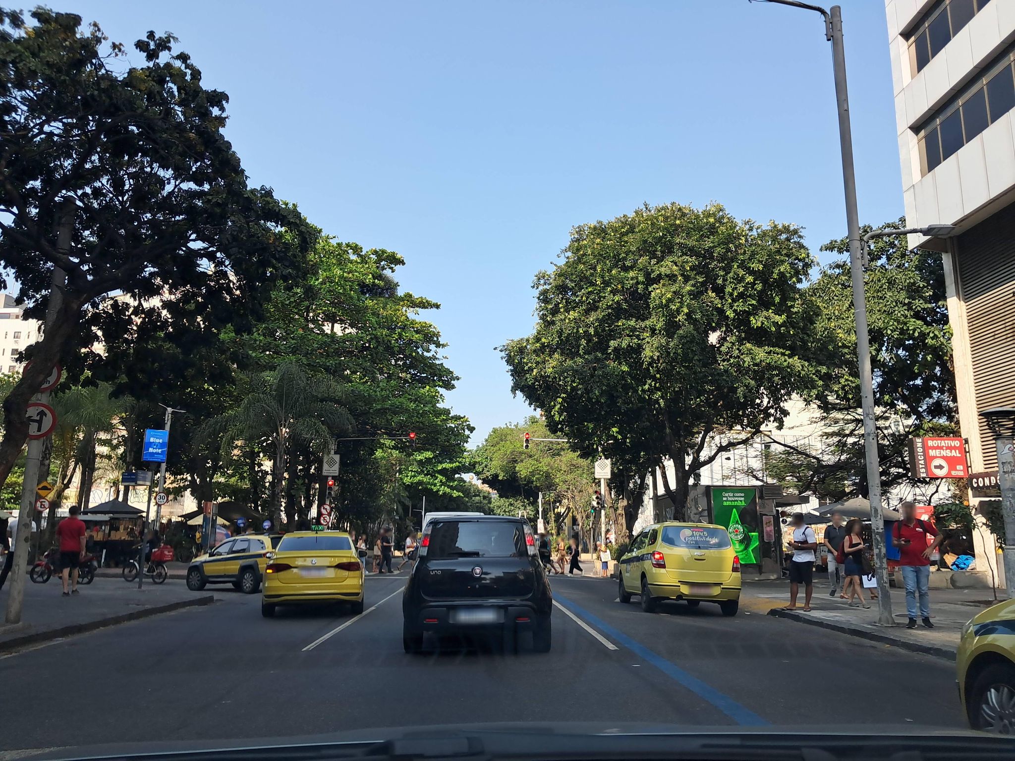 Street-level view near Centro Park, Botafogo