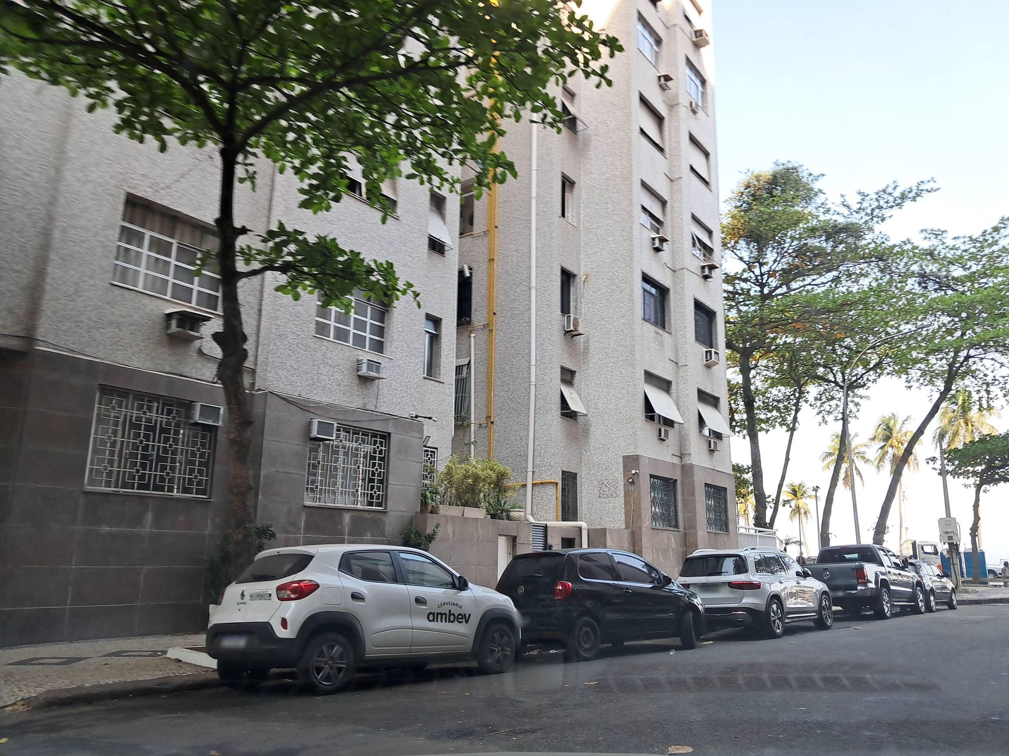 Street-level view near Cerro Cora, Copacabana