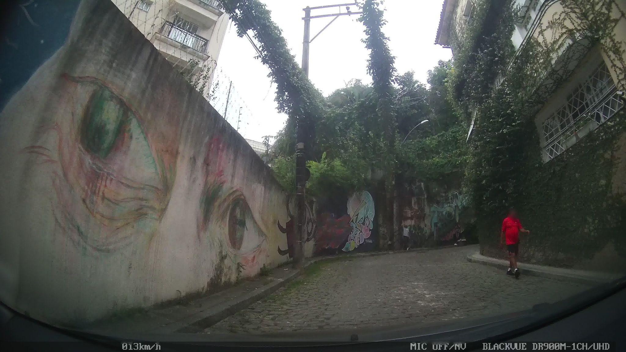 Street-level view near Chalet Olinda (Casa de Saúde Dr. Eiras), Botafogo