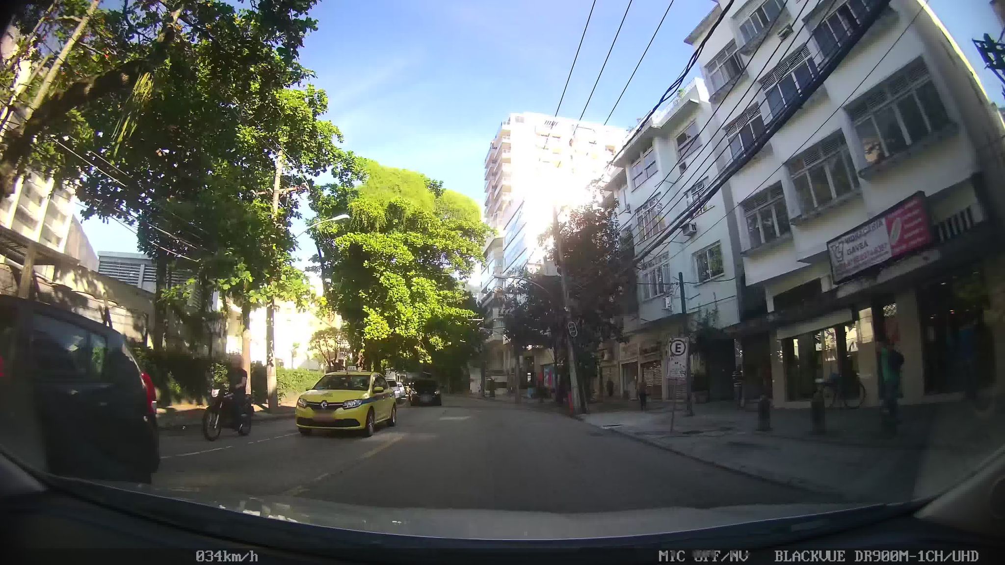 Street-level view near Chateau do Marquis, Gávea