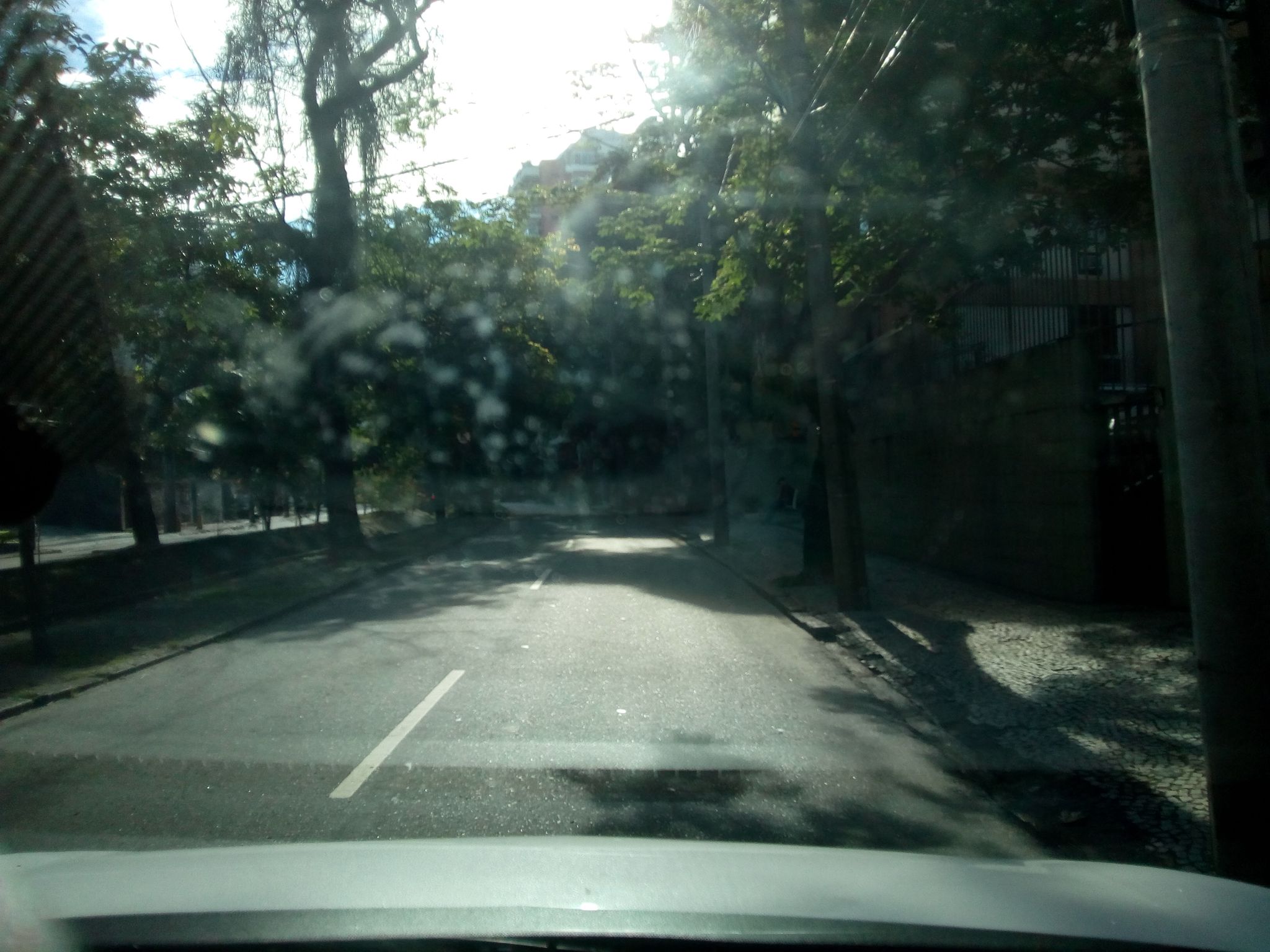 Street-level view near Chateau Du Prince, Lagoa