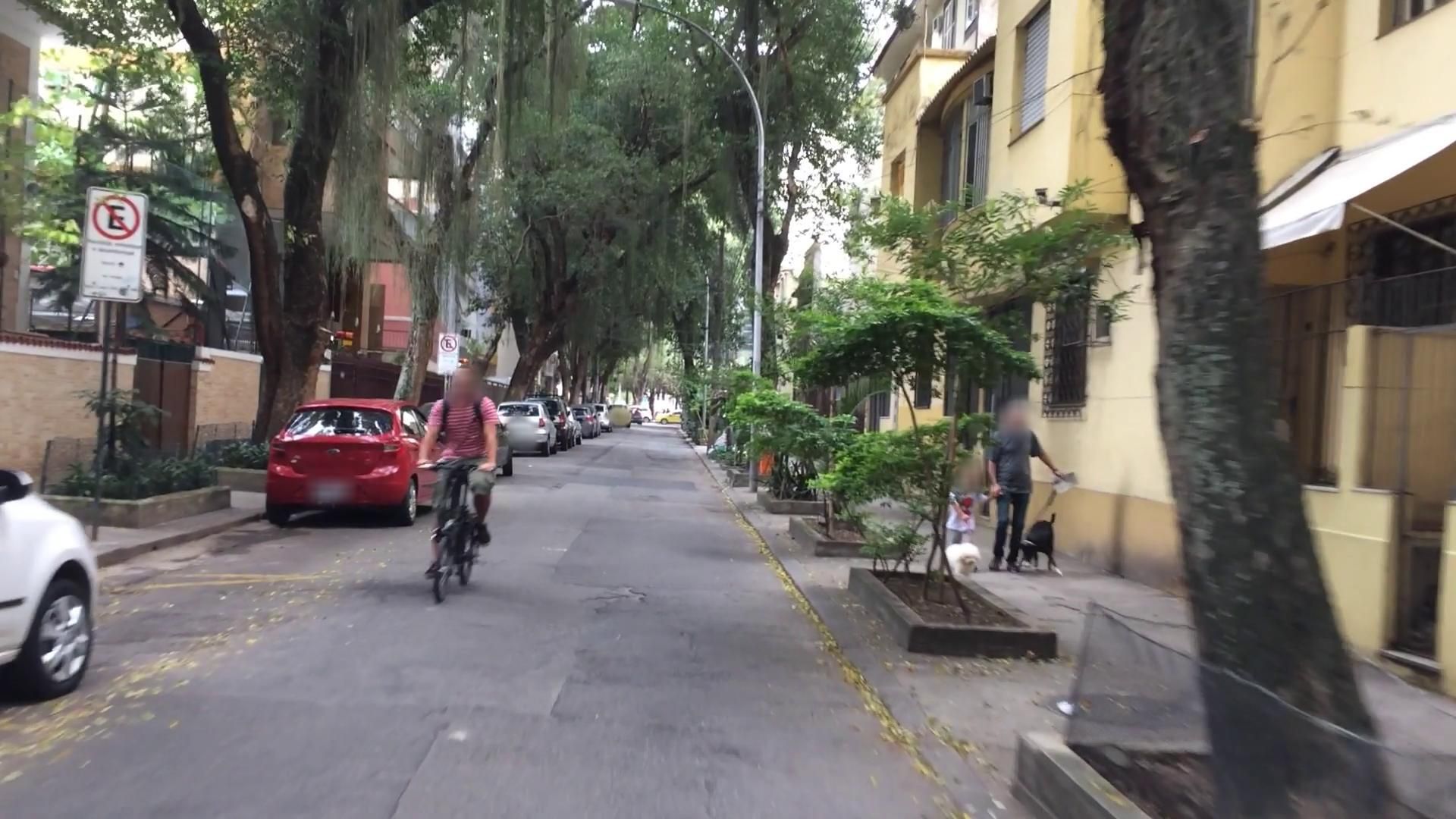 Street-level view near Chateau Rose, Laranjeiras