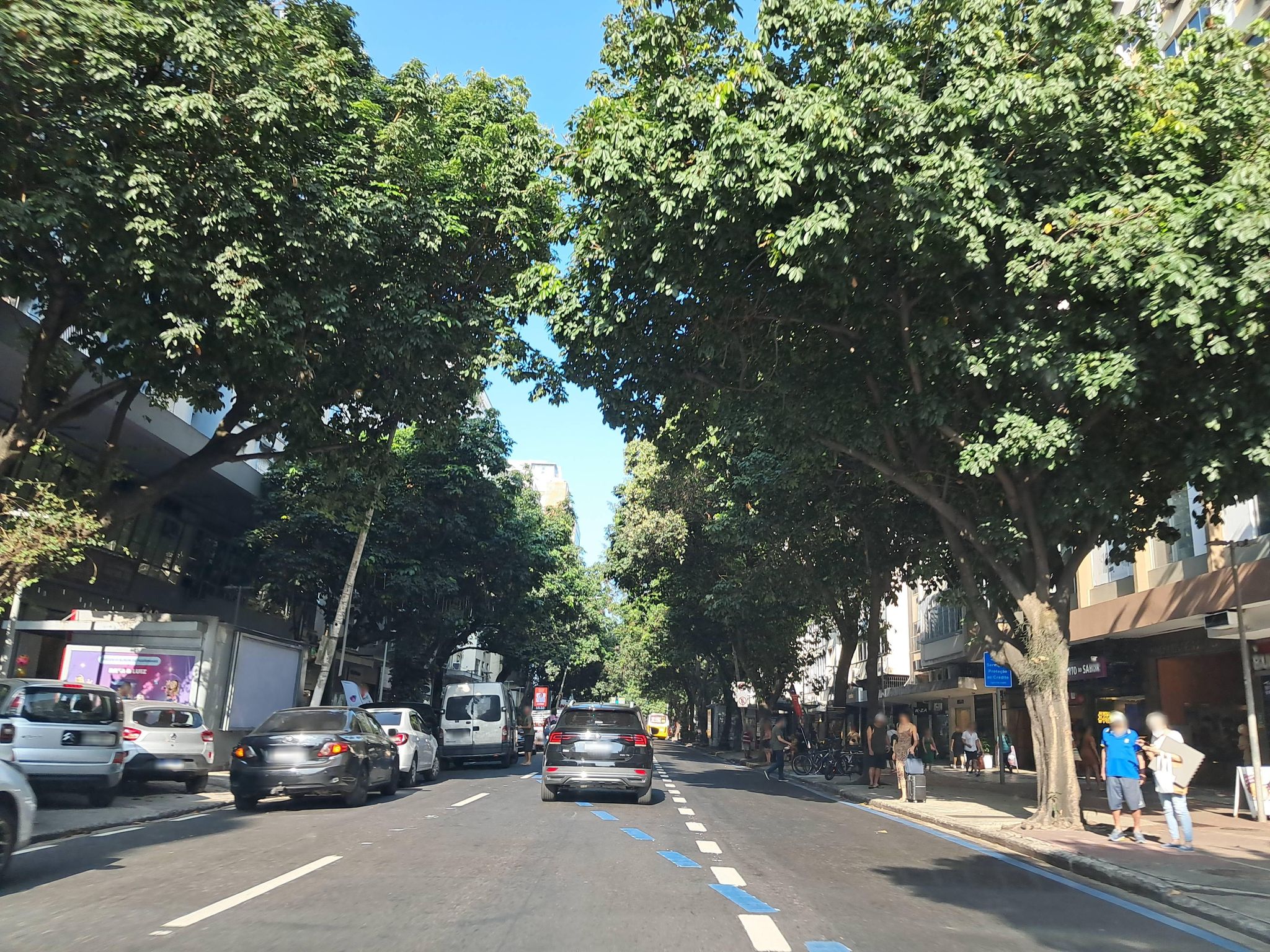 Street-level view near Cidade de Ipanema, Ipanema