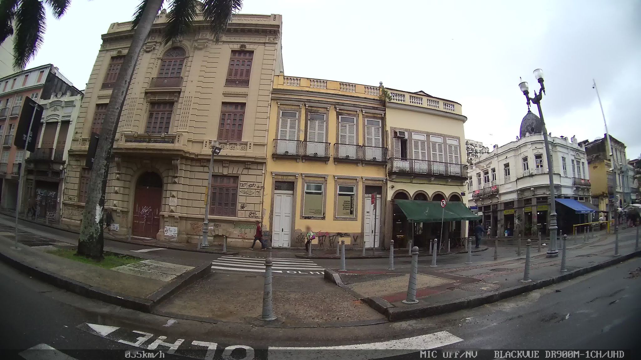 Street-level view near Com Carinho, Centro