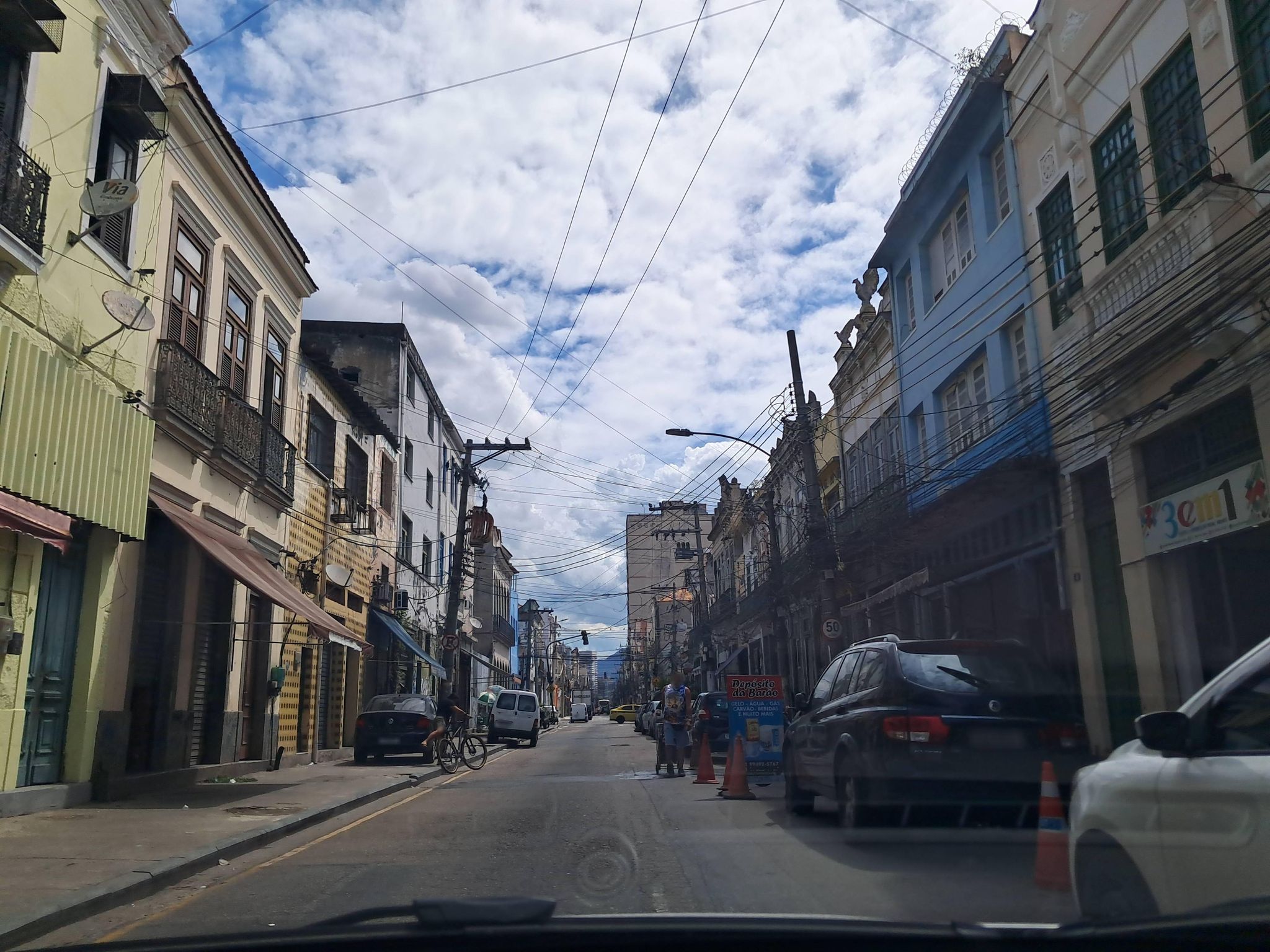 Street-level view near Com Sobreloja Mesma Edifica€ao do Numero 17, Centro