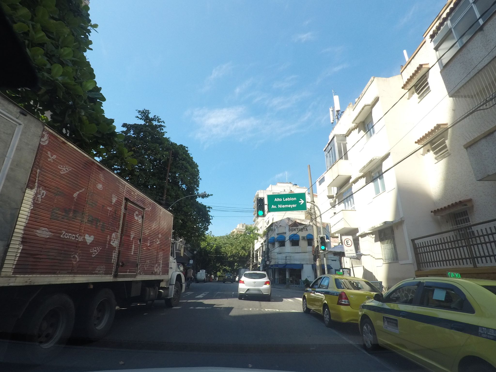 Street-level view near Conde Aguiar, Leblon