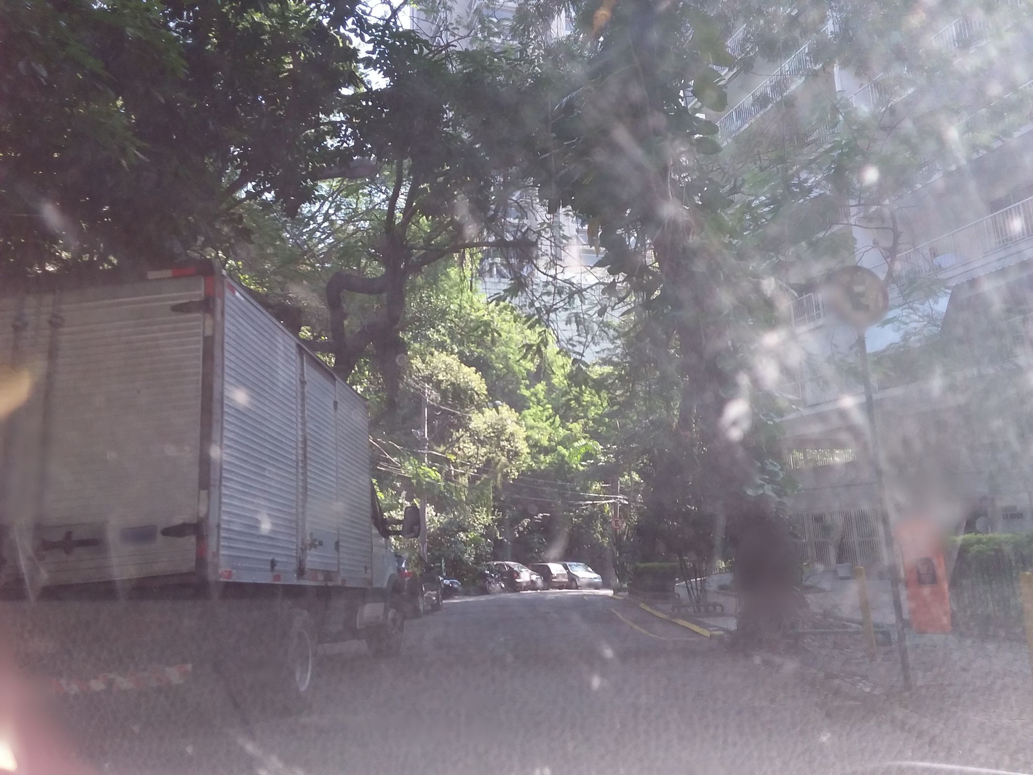 Street-level view near Conde da Urca, Botafogo