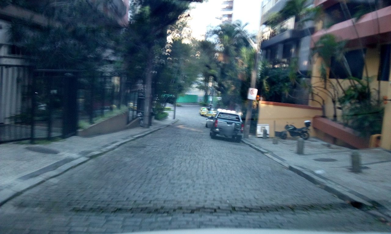 Street-level view near Conde de Lajes, Lagoa